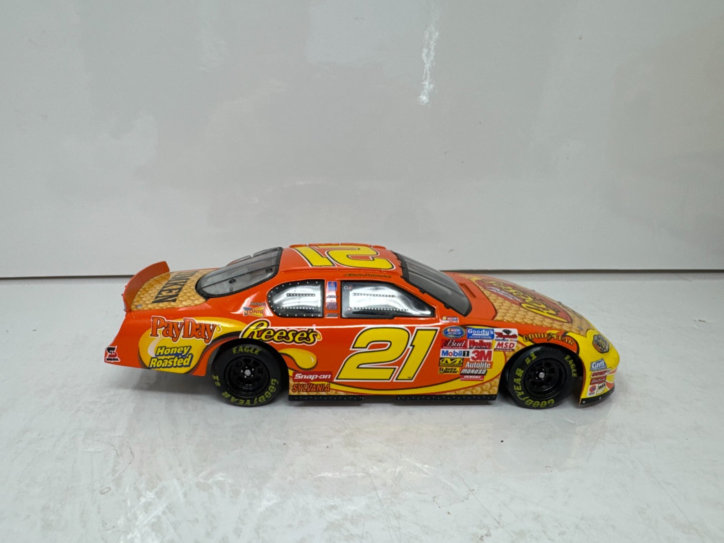 Action Nascar #21 Kevin Harvick Reese's Dealer Exclusive 2003 Chevy 1:24 Diecast