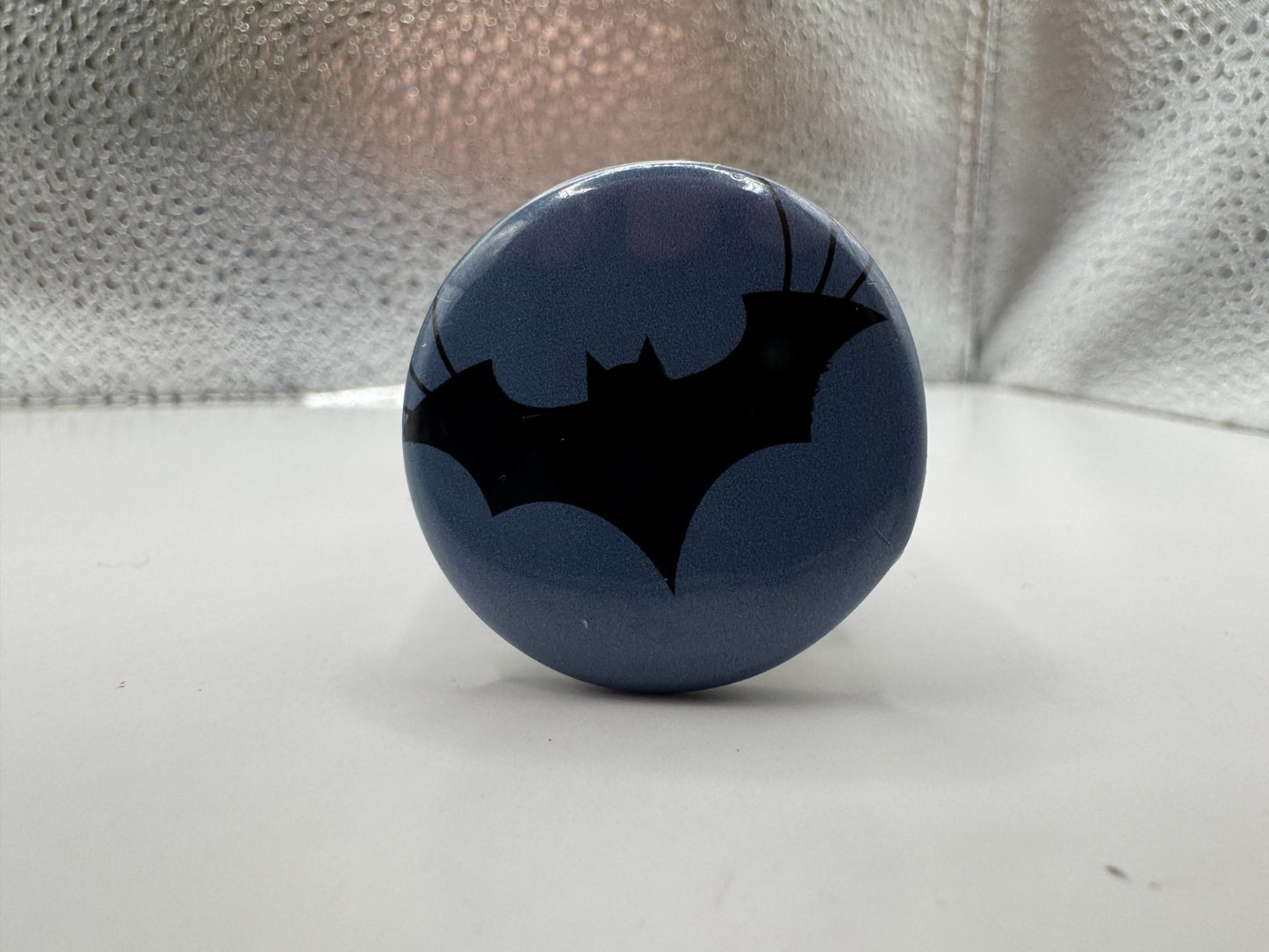 DC Batman Bat Sign Logo Pin-back Button UDT1
