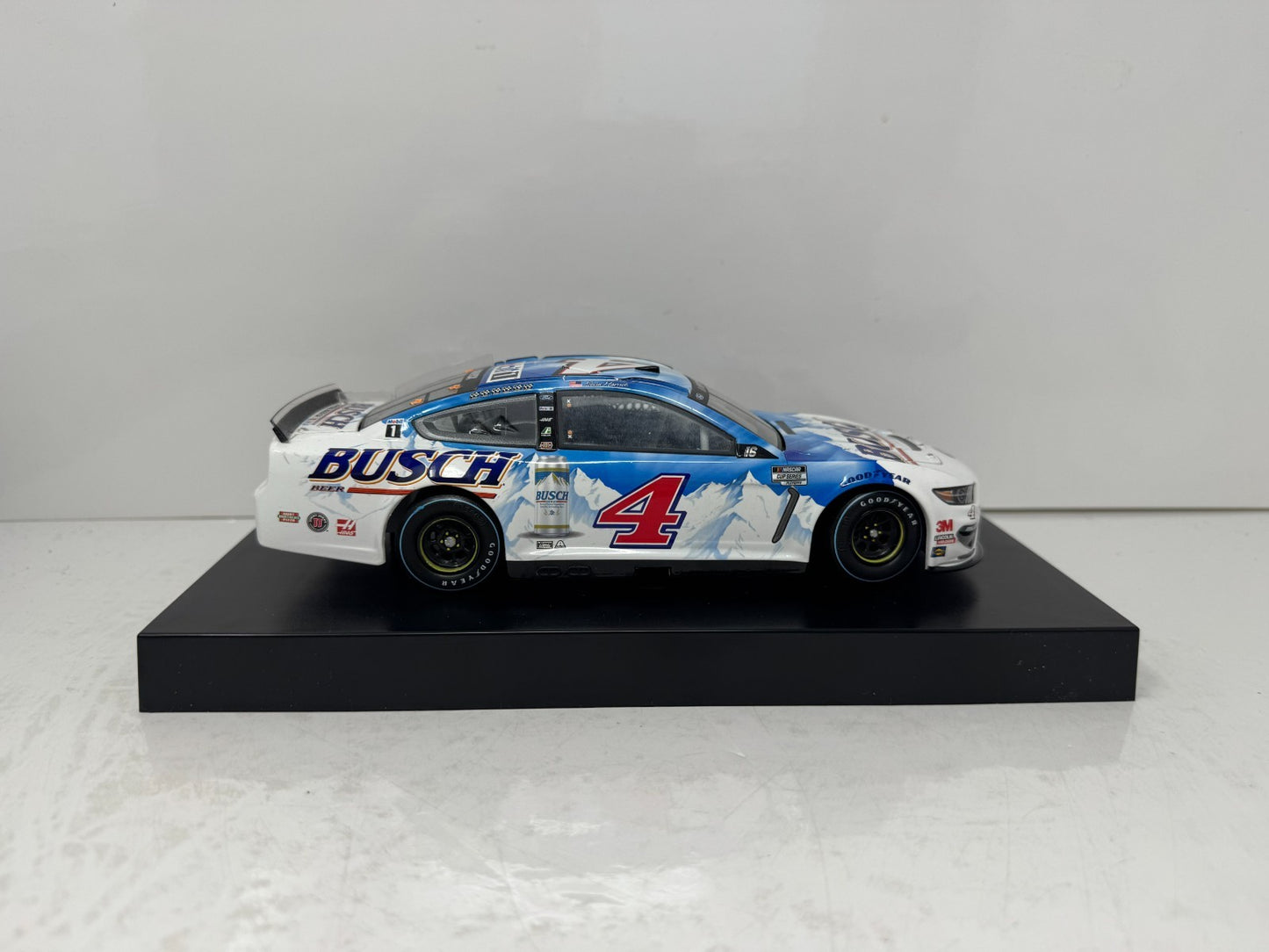 Lionel Racing Nascar #4 Kevin Harvick Busch Beer Darlington Ford Mustang 1:24 Diecast