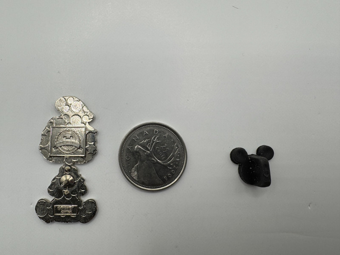 Disney Donald Duck Big Head Art Booster Trading Pin DC2S10