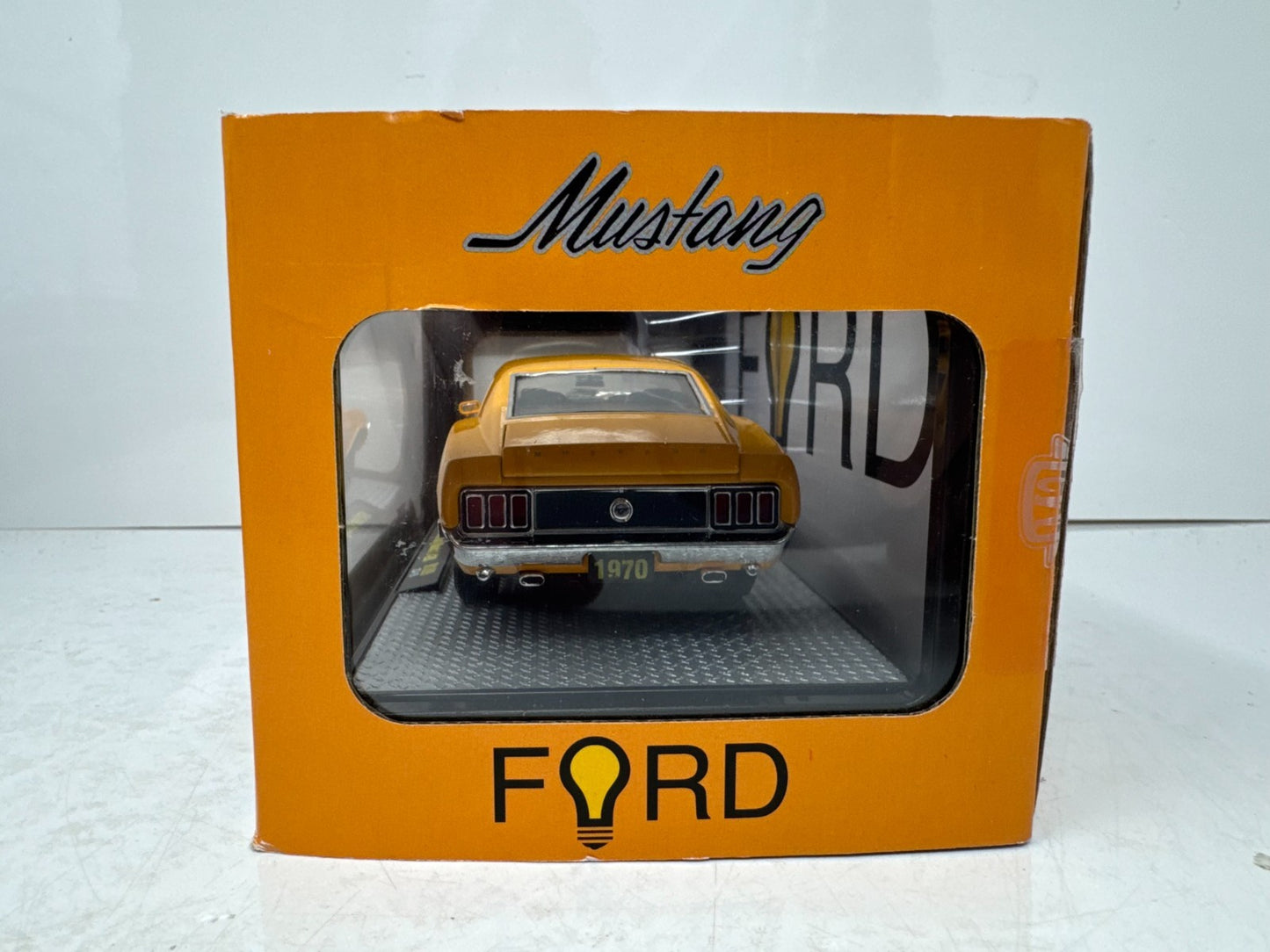 M2 Machines 1970 Ford Mustang Mach 1 428 1:24 Diecast