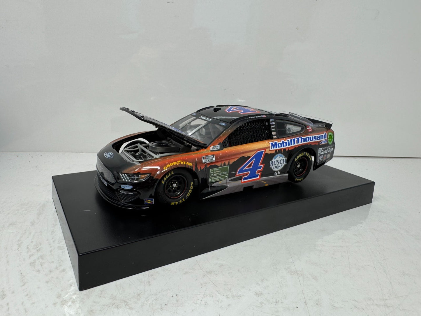 Lionel Racing Nascar #4 Kevin Harvick Mobil 1 Summer Road Trip Mustang 1:24 Diecast