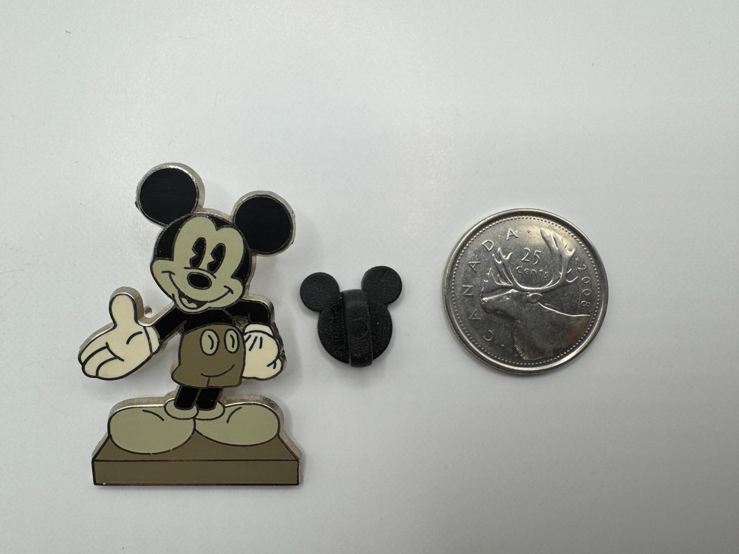 Disney Mickey Mouse Black and White InspEARations Statue Trading Pin DC2S1