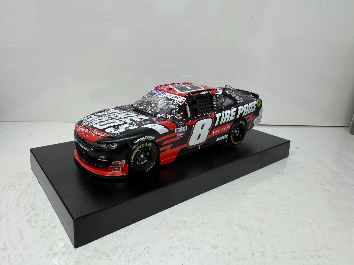 Lionel Racing Nascar #8 Josh Berry 2022 Chevy Camaro 1:24 Diecast Raced Version AUTO