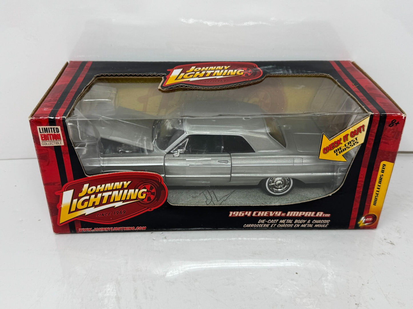 Johnny Lightning 1964 Chevy Impala Musclecars R19 Limited Edition 1:24 Diecast