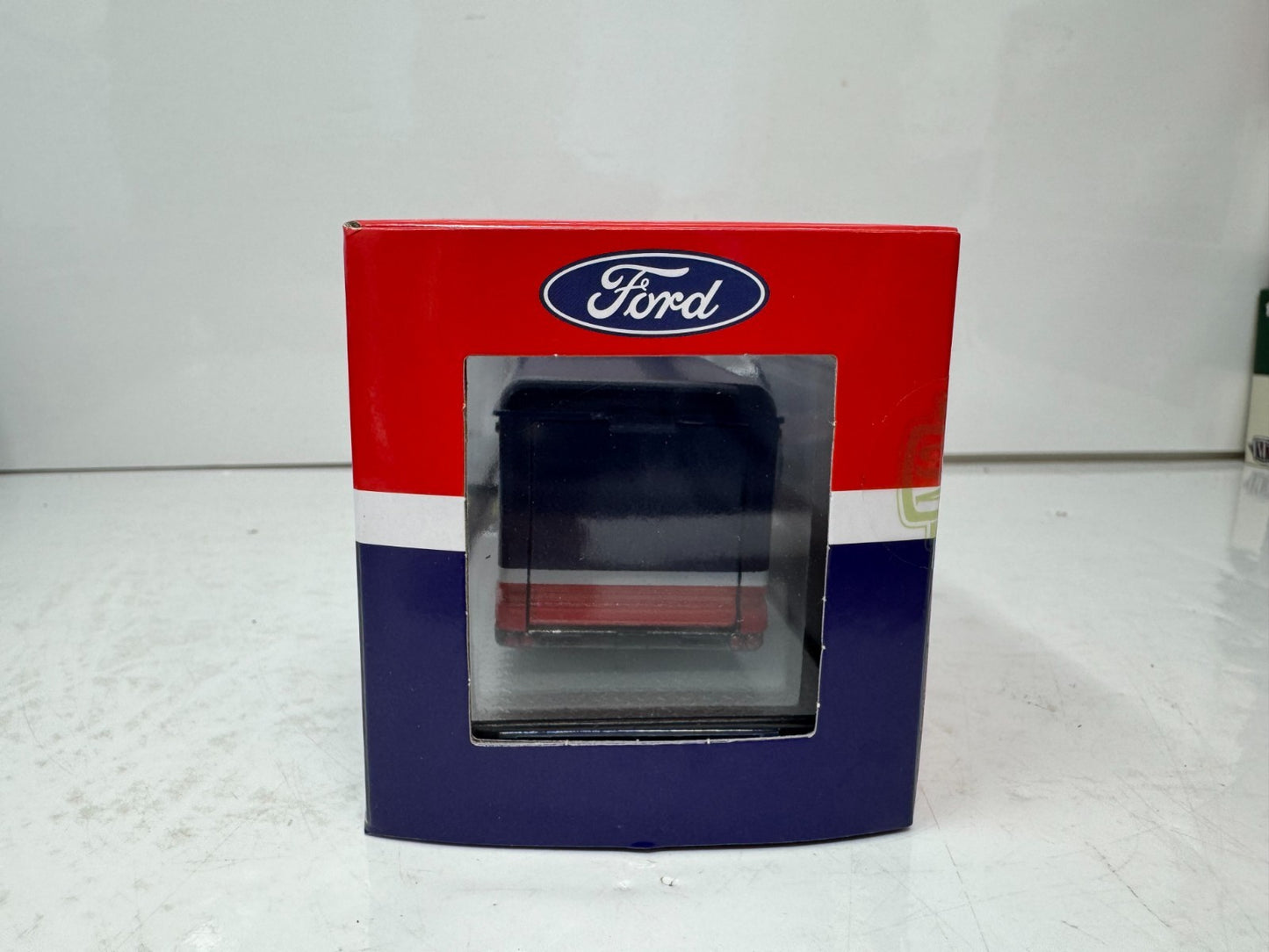 M2 Machines Auto Haulers 1970 Ford Mustang & 1964 Ford Econoline 1:64 Diecast