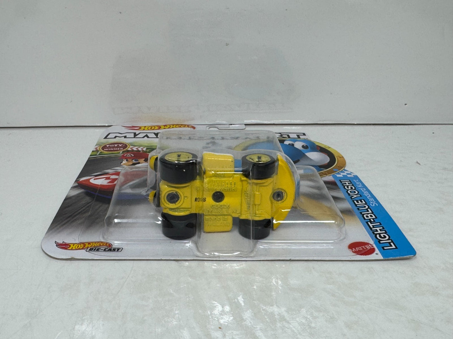 Hot Wheels Mario Kart Light-Blue Yoshi Standard Kart 1:64 Diecast