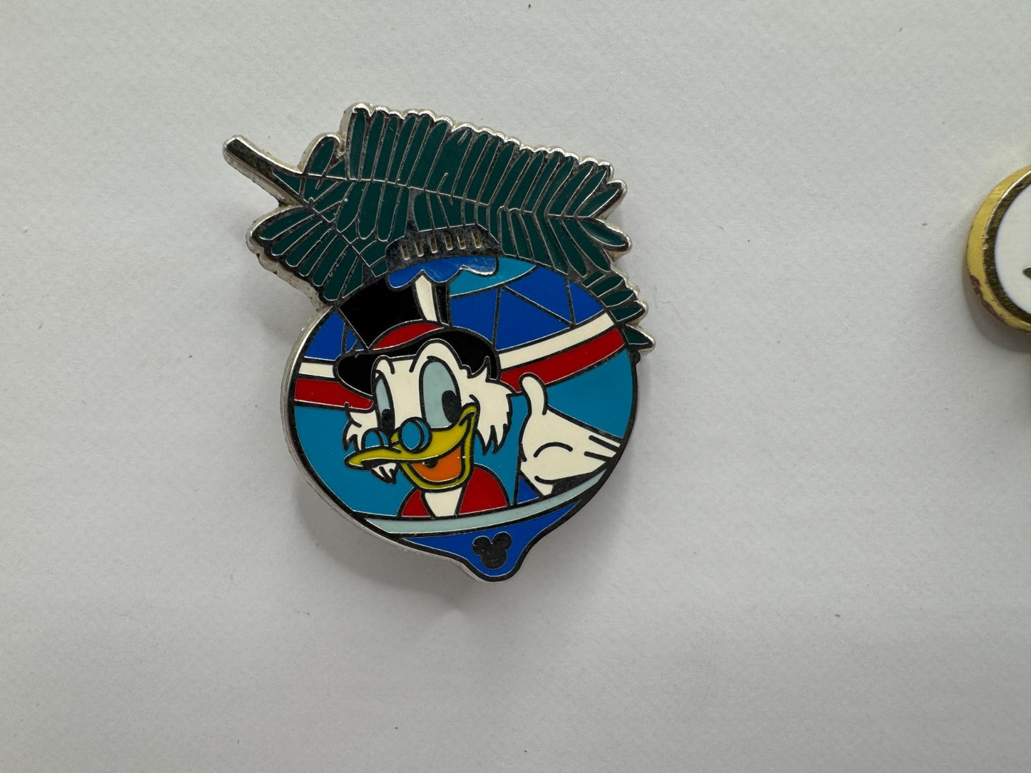 DLR Disney Uncle Scrooge McDuck Christmas Ornament Trading Pin DC2S10