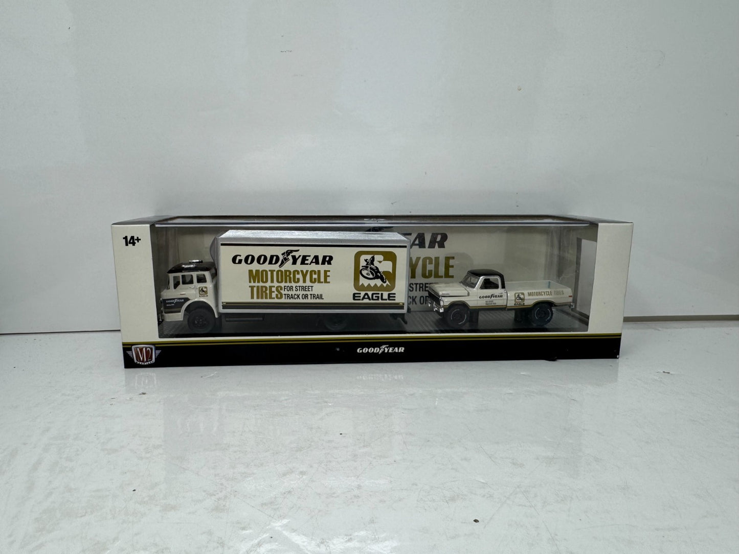 M2 Machines Auto Haulers 1972 Ford F-250 4x4 & 1966 Ford C-950 1:64 Diecast