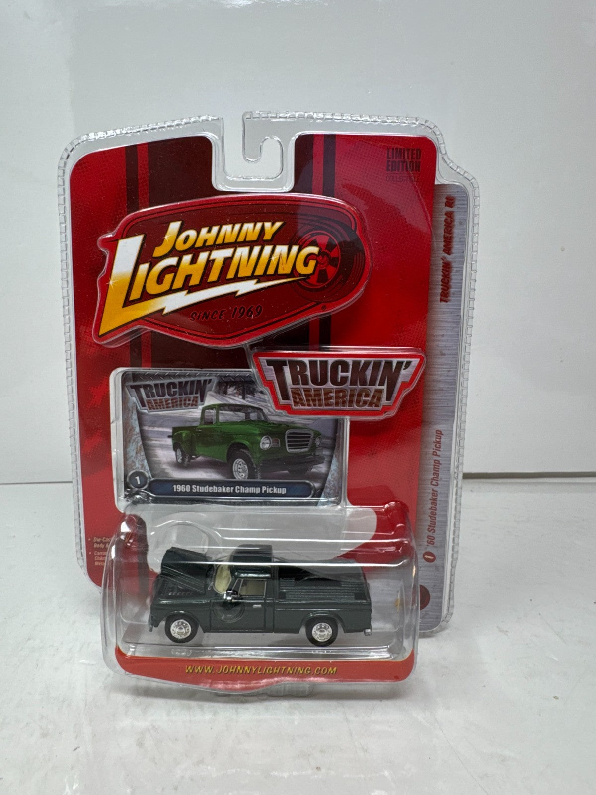 Johnny Lightning Truckin' America 1960 Studebaker Champ Pickup 1:64 Diecast
