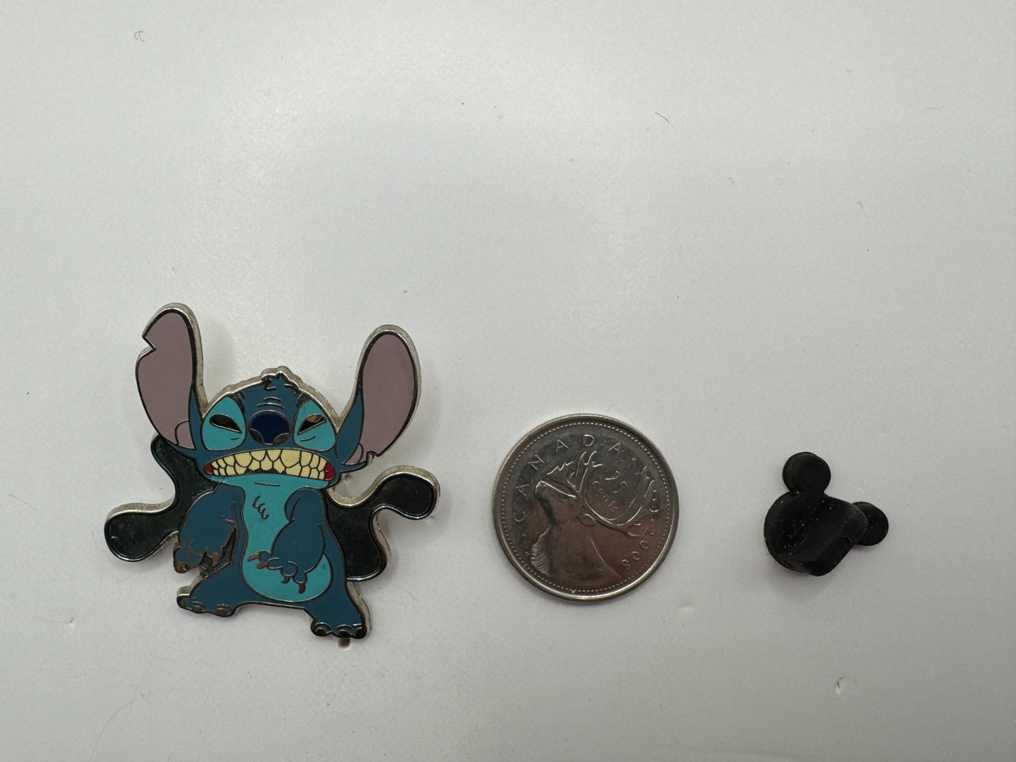 Disney Stitch Growling Deluxe Pin & Red Lanyard Starter Trading Pin DC1S9