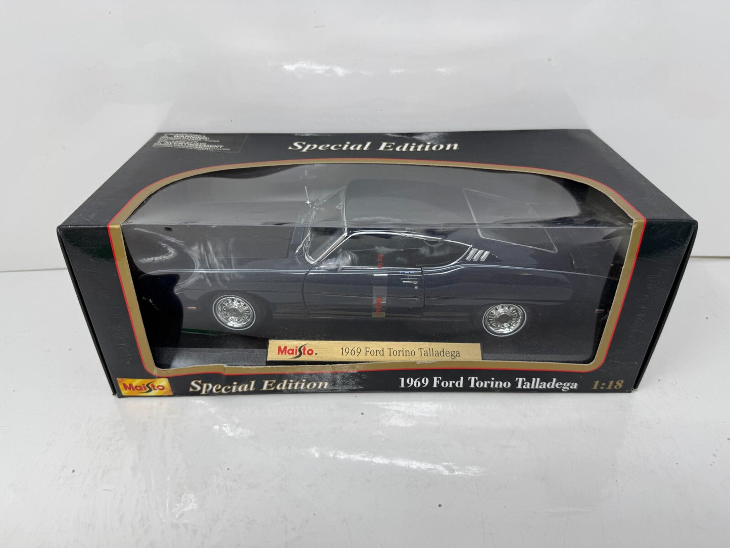 Maisto 1969 Ford Torino Talladega Special Edition 1:18 Diecast