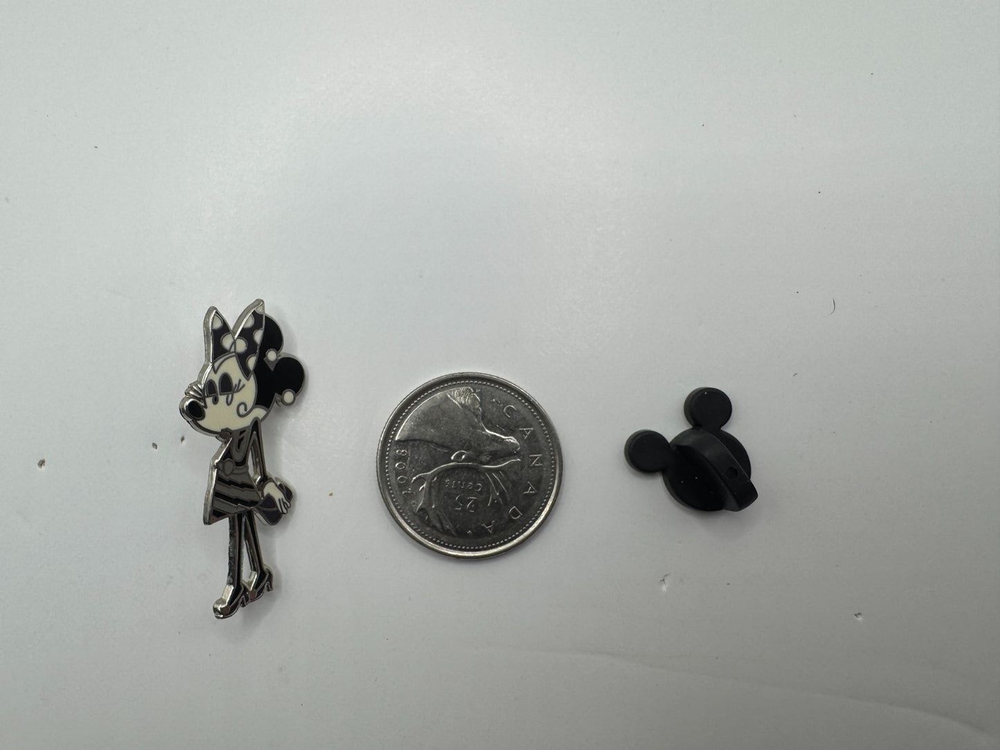DLP Disney Minnie Mouse Paris Fashion Minnie in Striped Skirt Trading Pin DC2S2