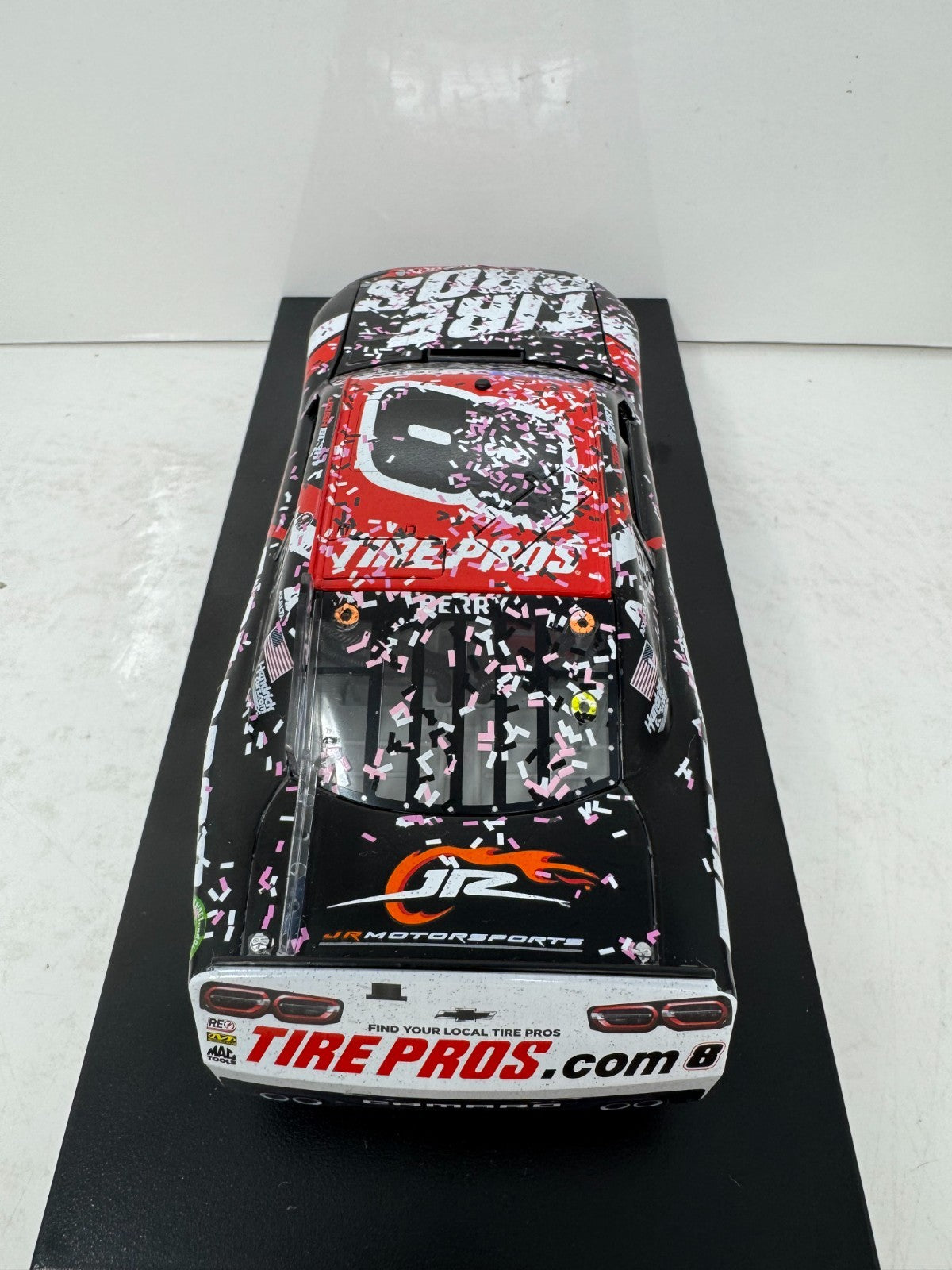 Lionel Racing Nascar #8 Josh Berry 2022 Chevy Camaro 1:24 Diecast Raced Version AUTO