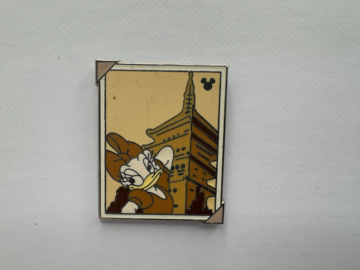 DLR Disney Daisy Pagoda Japan World Snapshots Hidden Mickey Trading Pin DC2S10