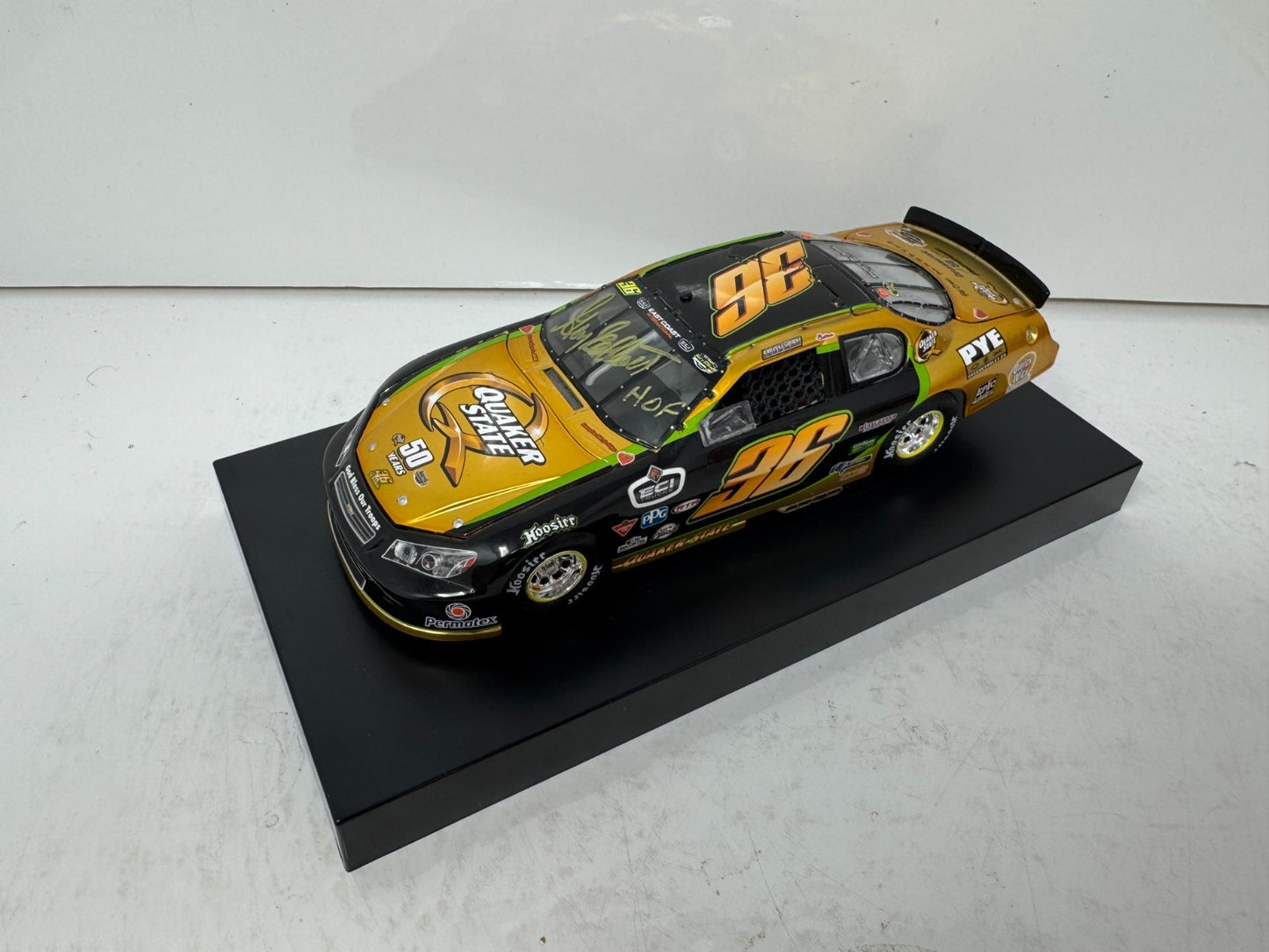Lionel Nascar #36 Gary Elliott Quaker State 2022 Chevy 1:24 Diecast AUTOGRAPHED