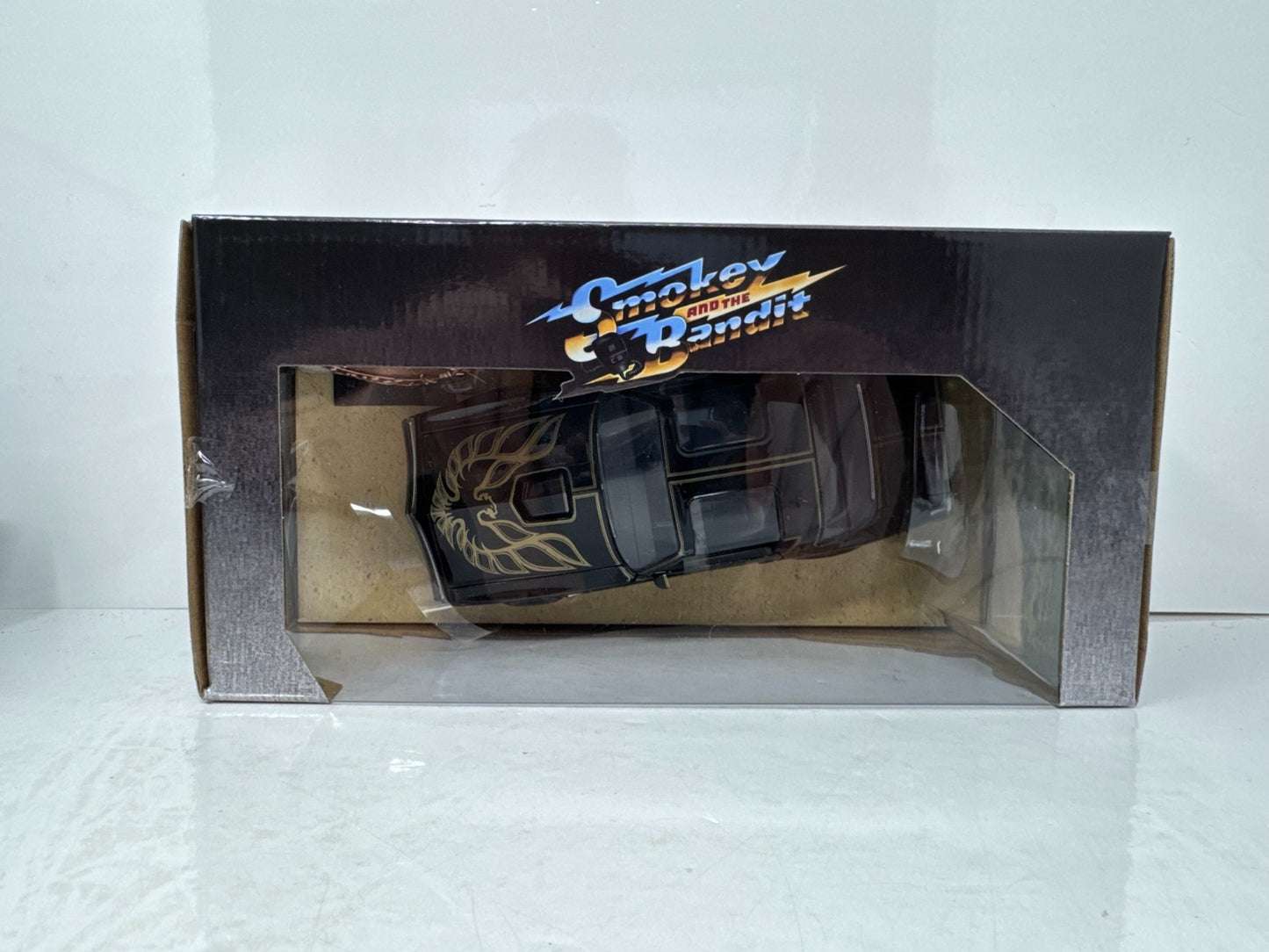 Jada Smokey and the Bandit 1977 Pontiac Firebird w/ Replica Buckle 1:24 Diecast