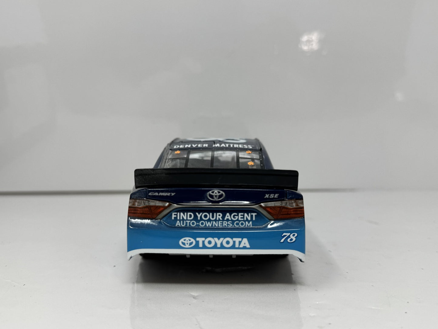 Lionel NASCAR Martin Truex Jr. #78 Auto Insurance 2016 Toyota Camry 1:24 Diecast
