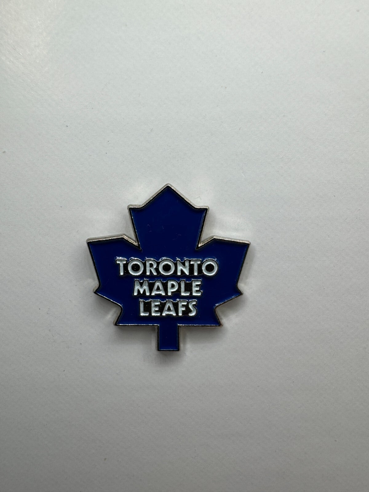 Toronto Maple Leafs NHL Hockey Team Logo Lapel Pin UDT1