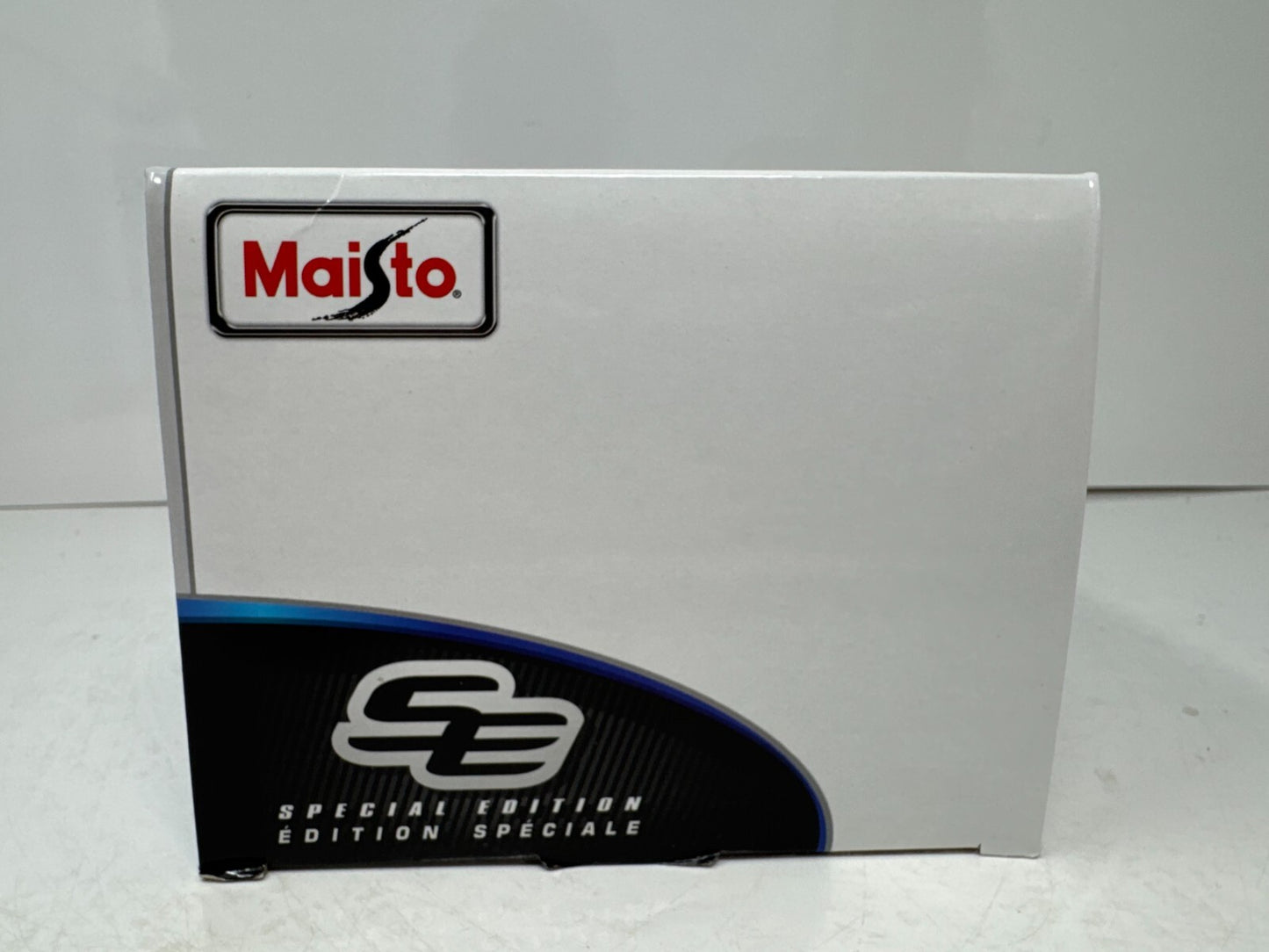 Maisto 2020 Chevrolet Corvette Stingray Coupe Special Edition 1:18 Diecast