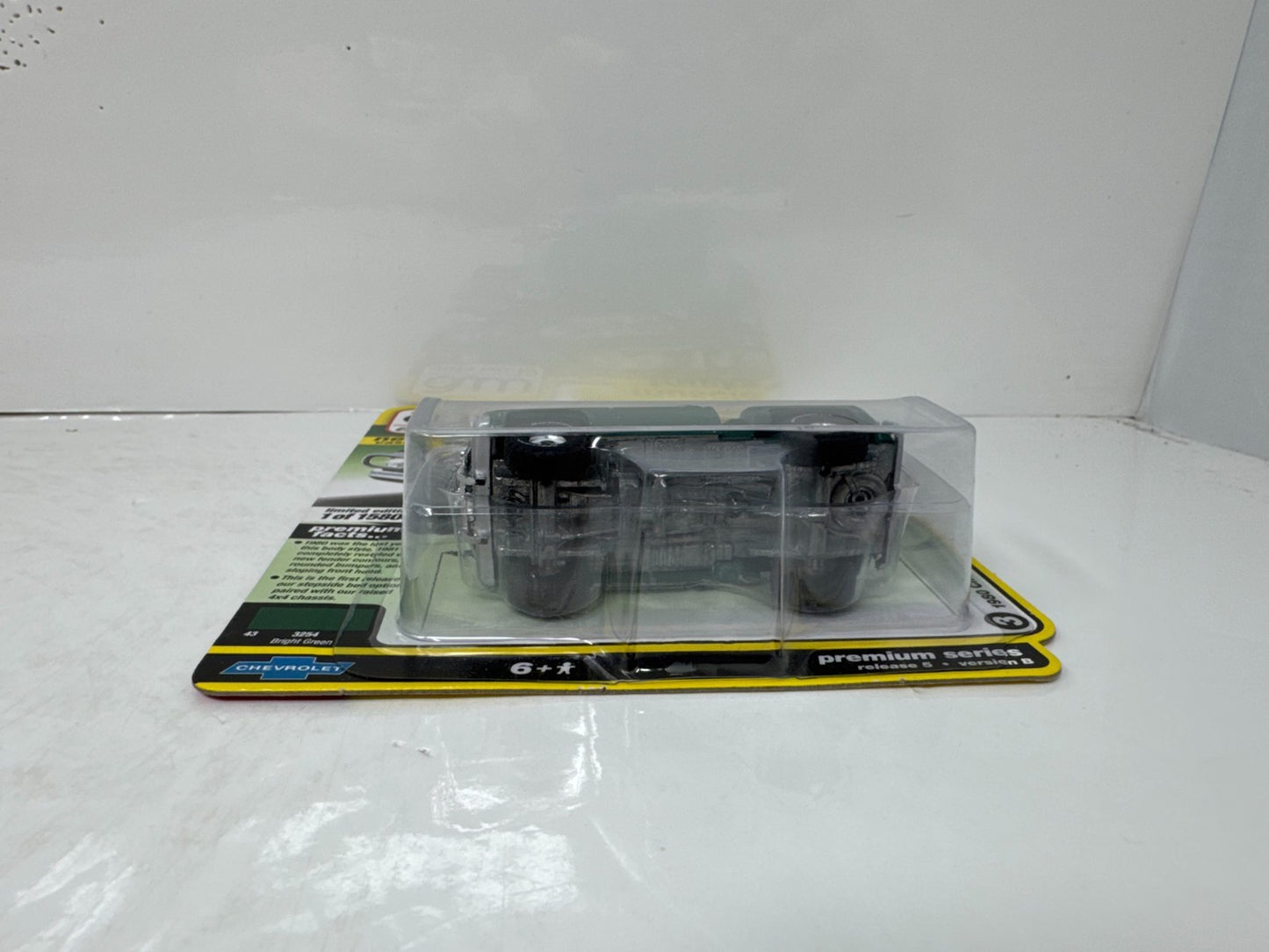 Auto World Muscle Trucks 1980 Chevy Silverado Stepside Green 1:64 Diecast