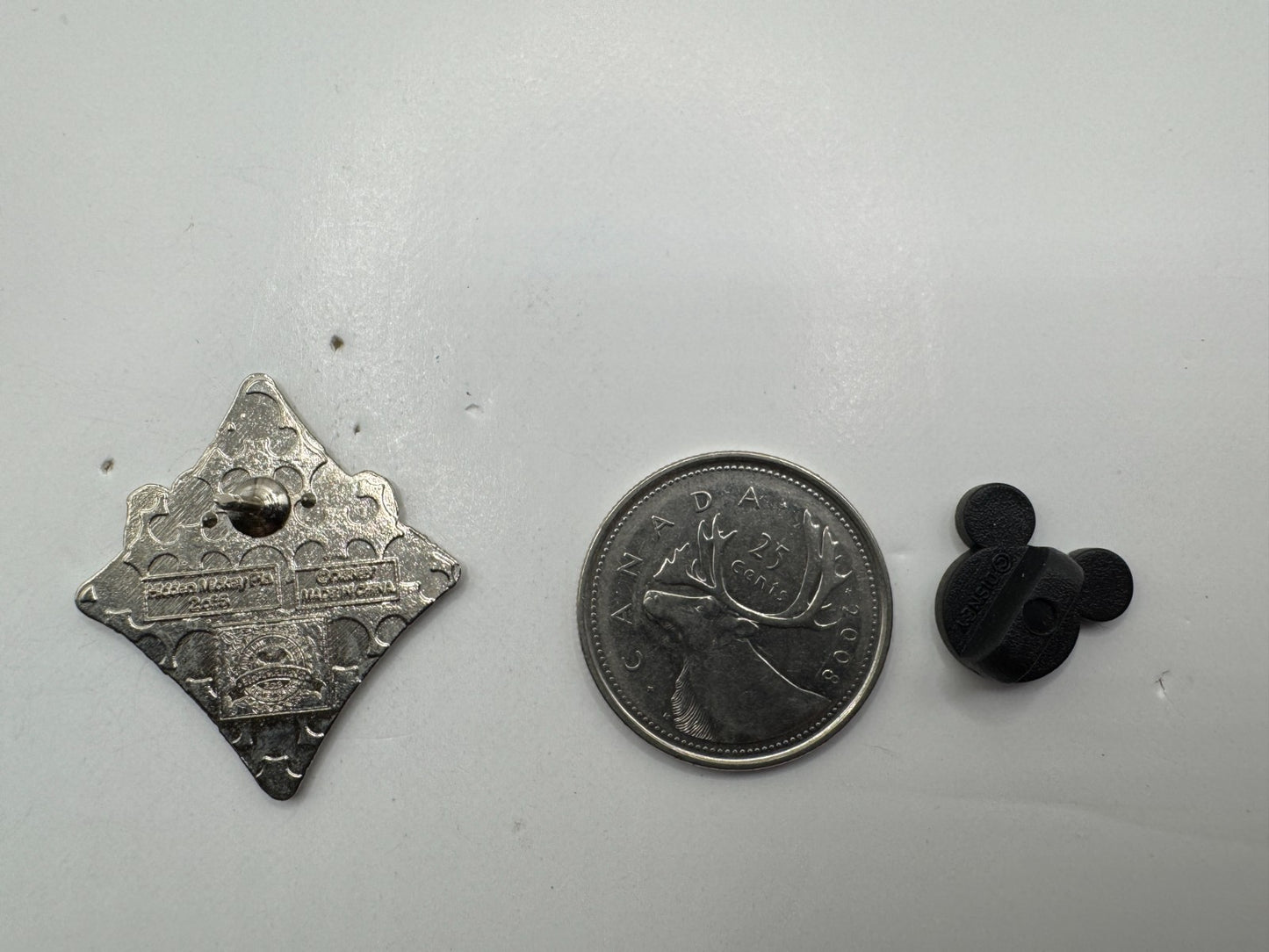 DLR Disney Cheshire Cat Alice in Wonderland Playing Card Suit Trading Pin DC1S14