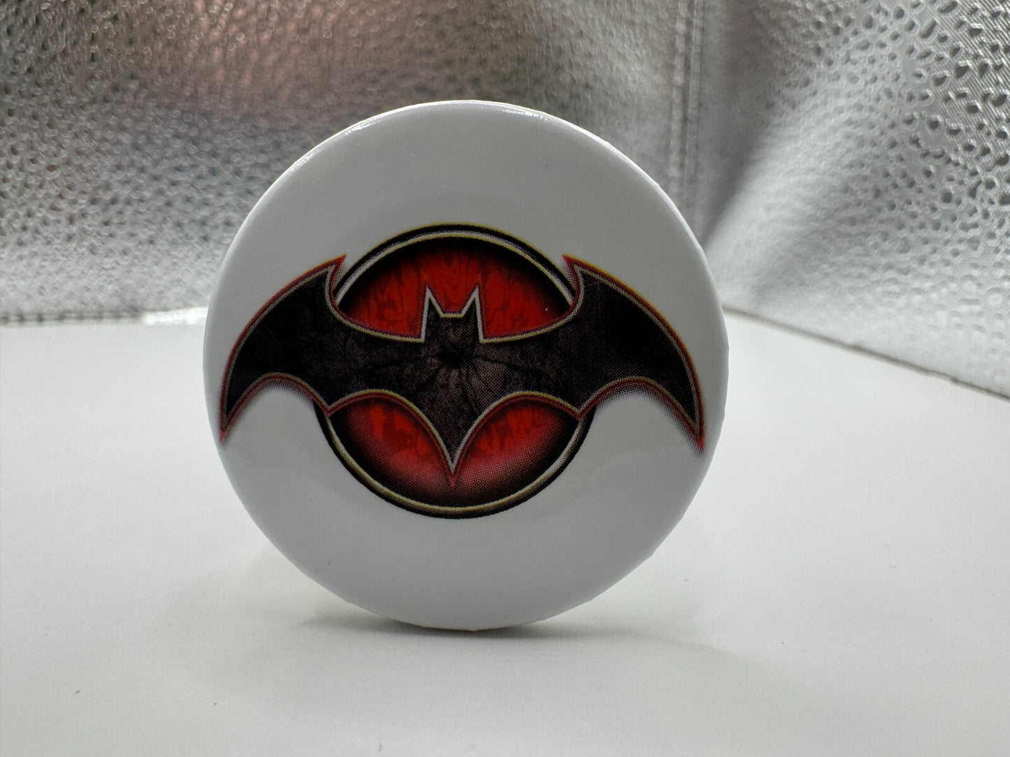 DC Flashpoint Batman Bat Sign Logo Pin-back Button UDT1