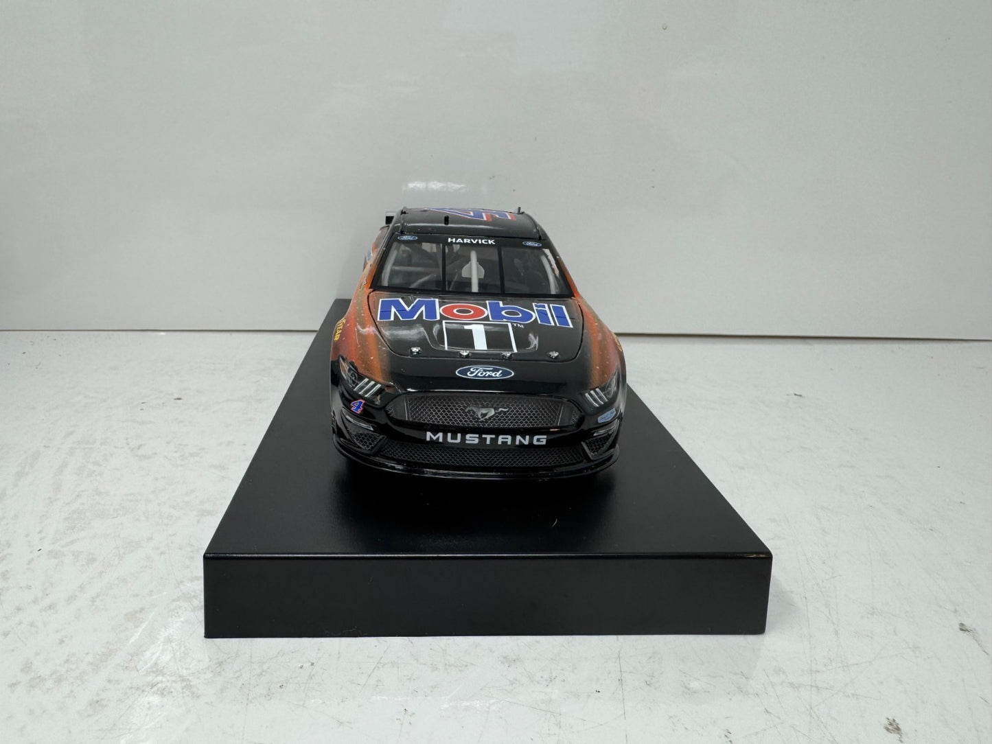 Lionel Racing Nascar #4 Kevin Harvick Mobil 1 Summer Road Trip Mustang 1:24 Diecast