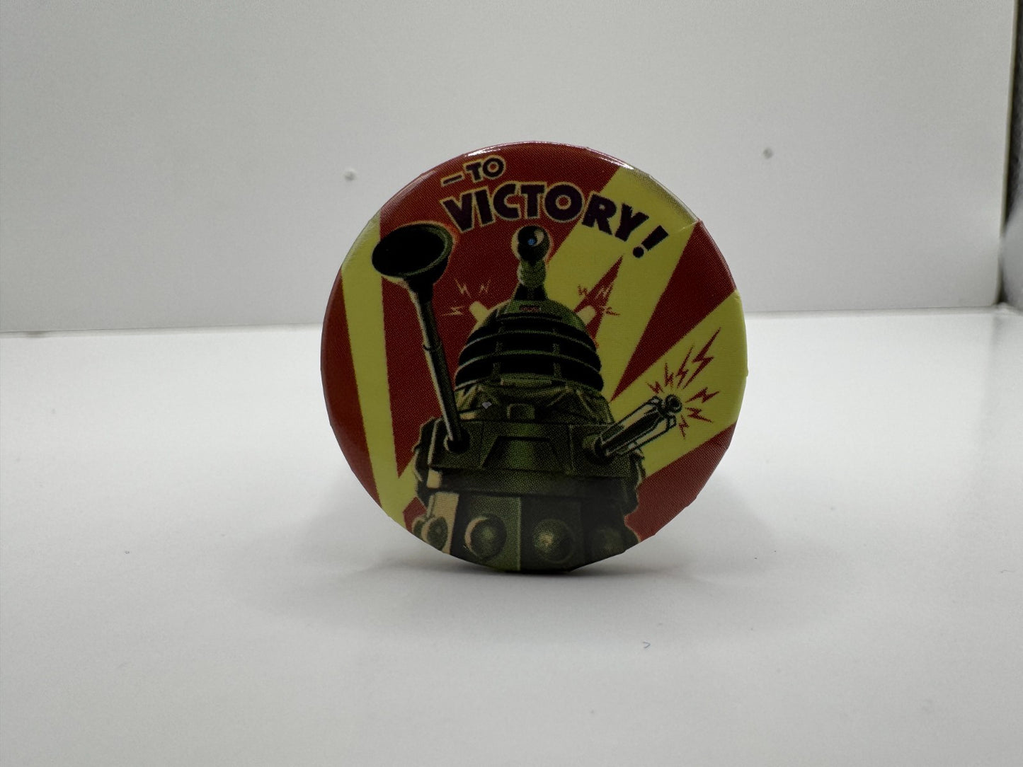 Doctor Who Dalek To Victory Pin-Back Button UDT1