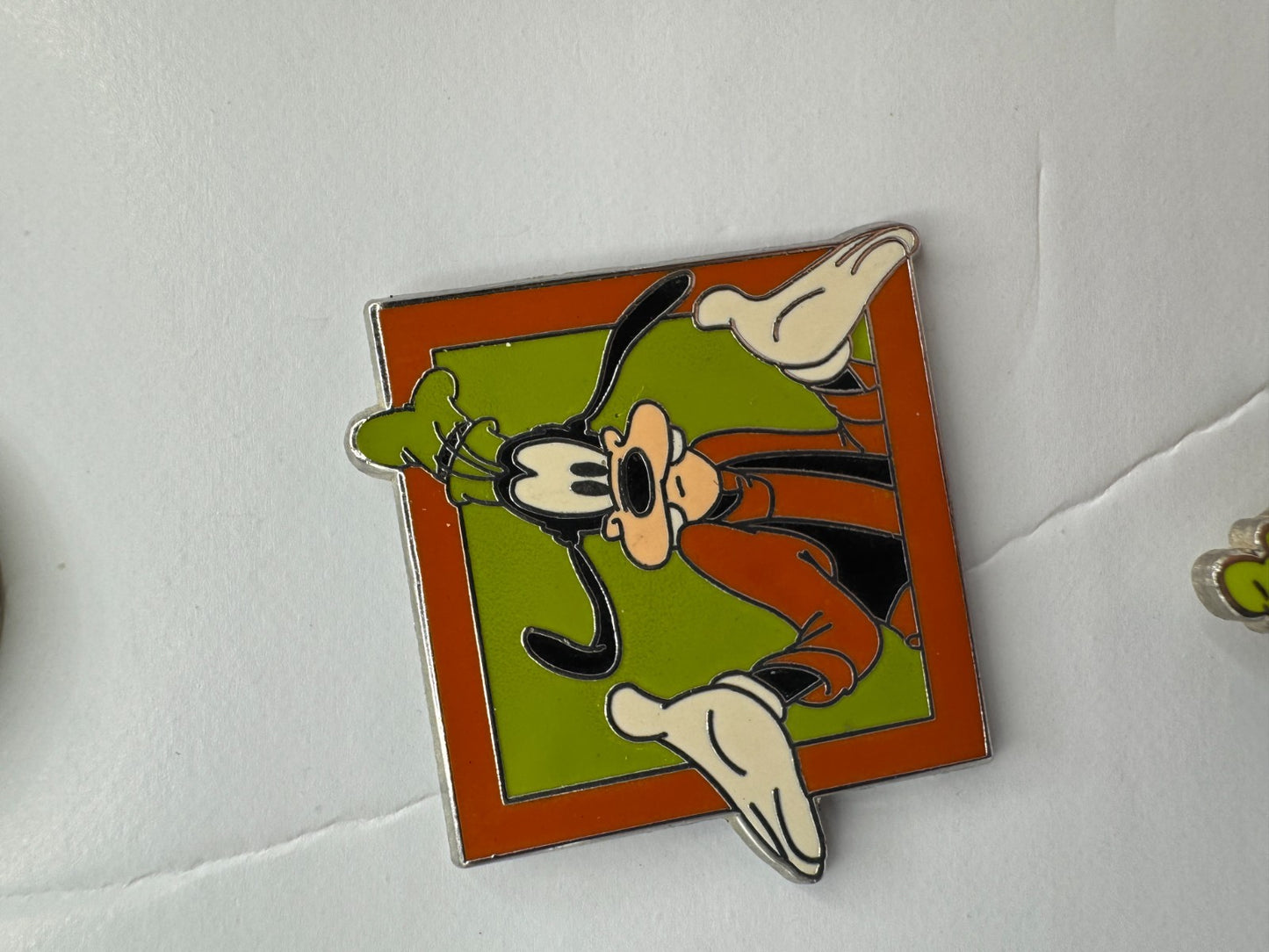 Disney Mickey Mouse and Friends Goofy Hip Lanyard Starter Trading Pin DC2S8