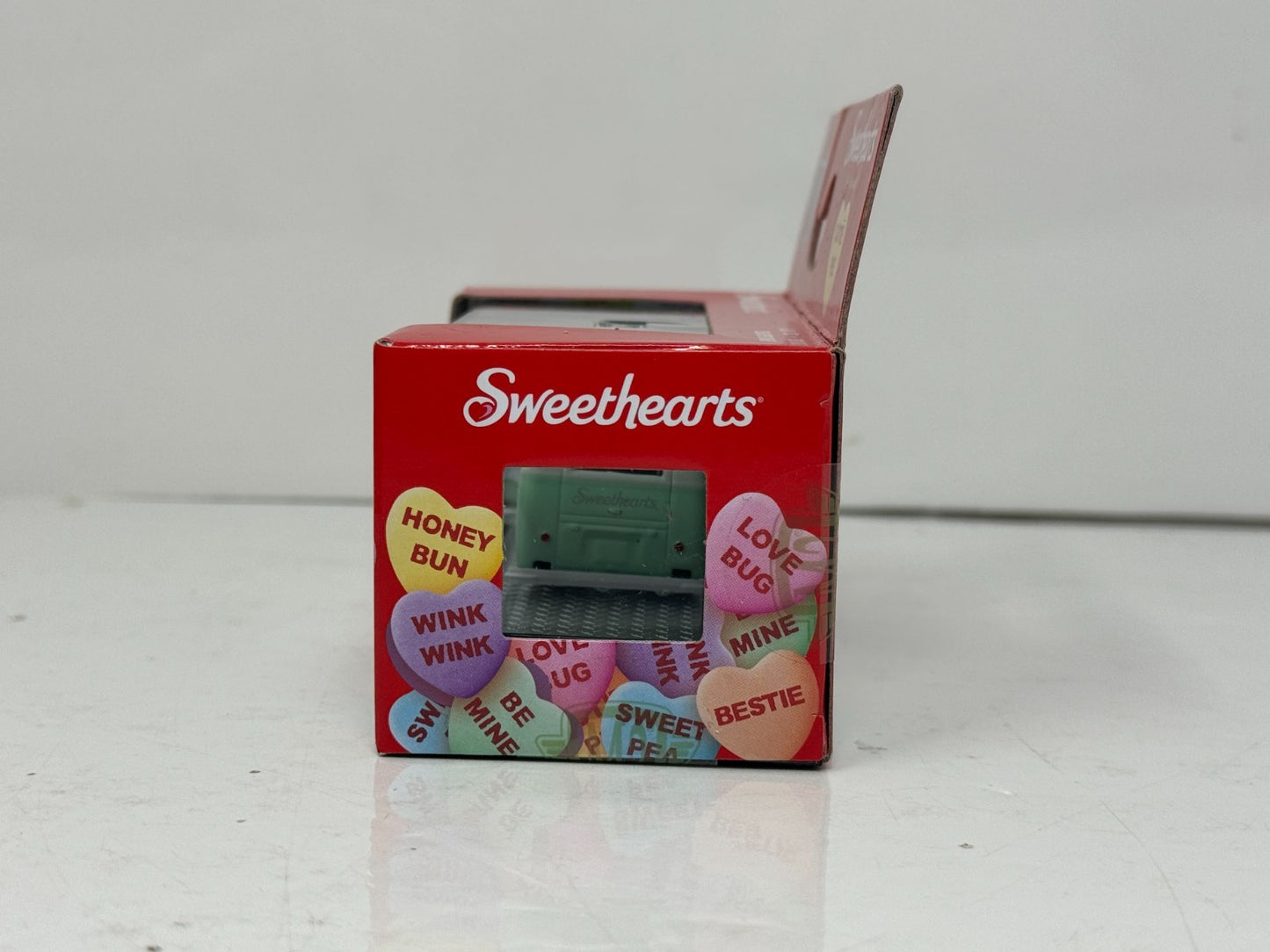 M2 Machines Sweethearts 1960 VW Delivery Van 1:64 Diecast