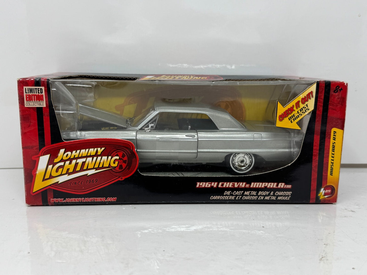 Johnny Lightning 1964 Chevy Impala Musclecars R19 Limited Edition 1:24 Diecast