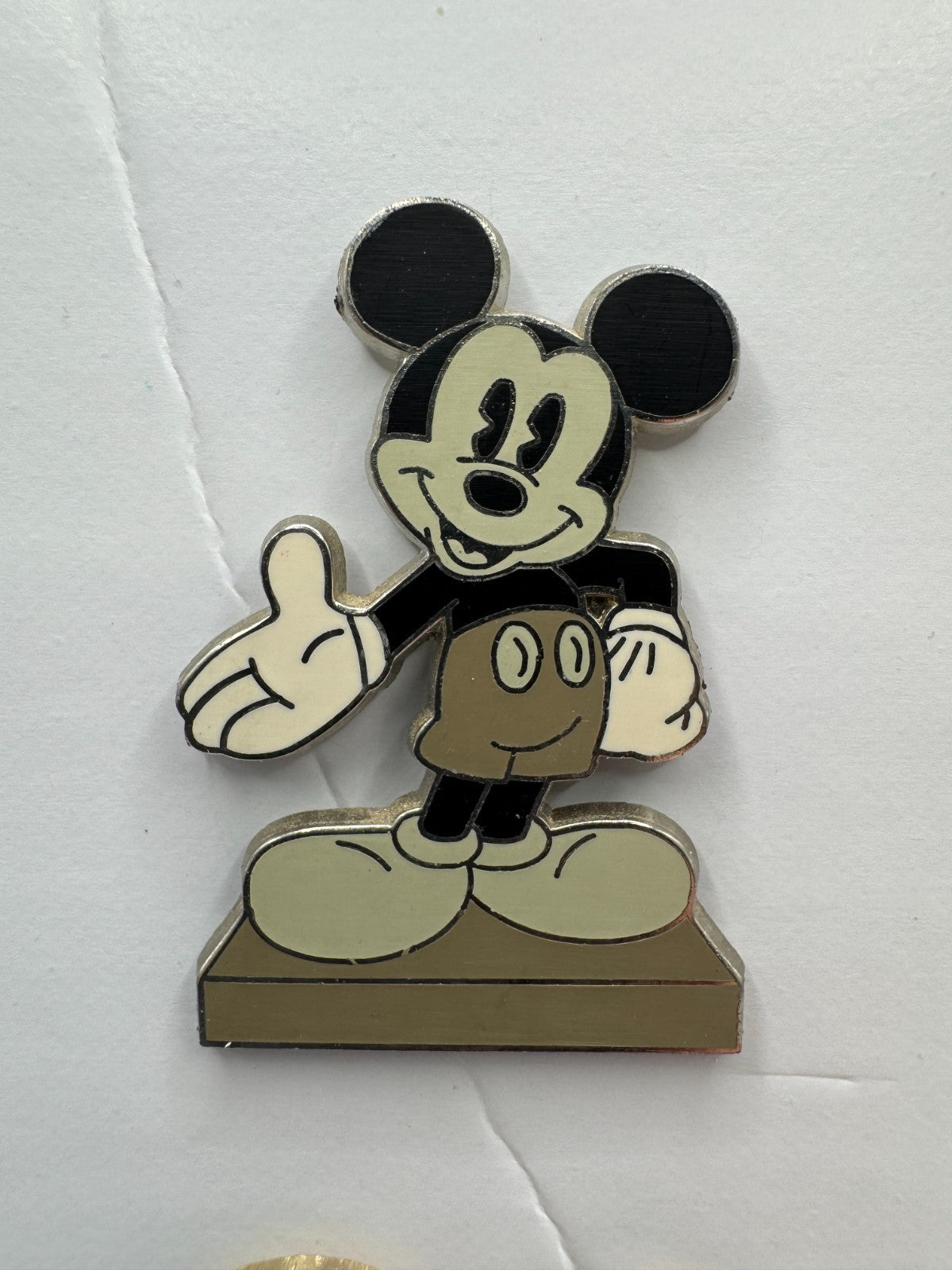 Disney Mickey Mouse Black and White InspEARations Statue Trading Pin DC2S1