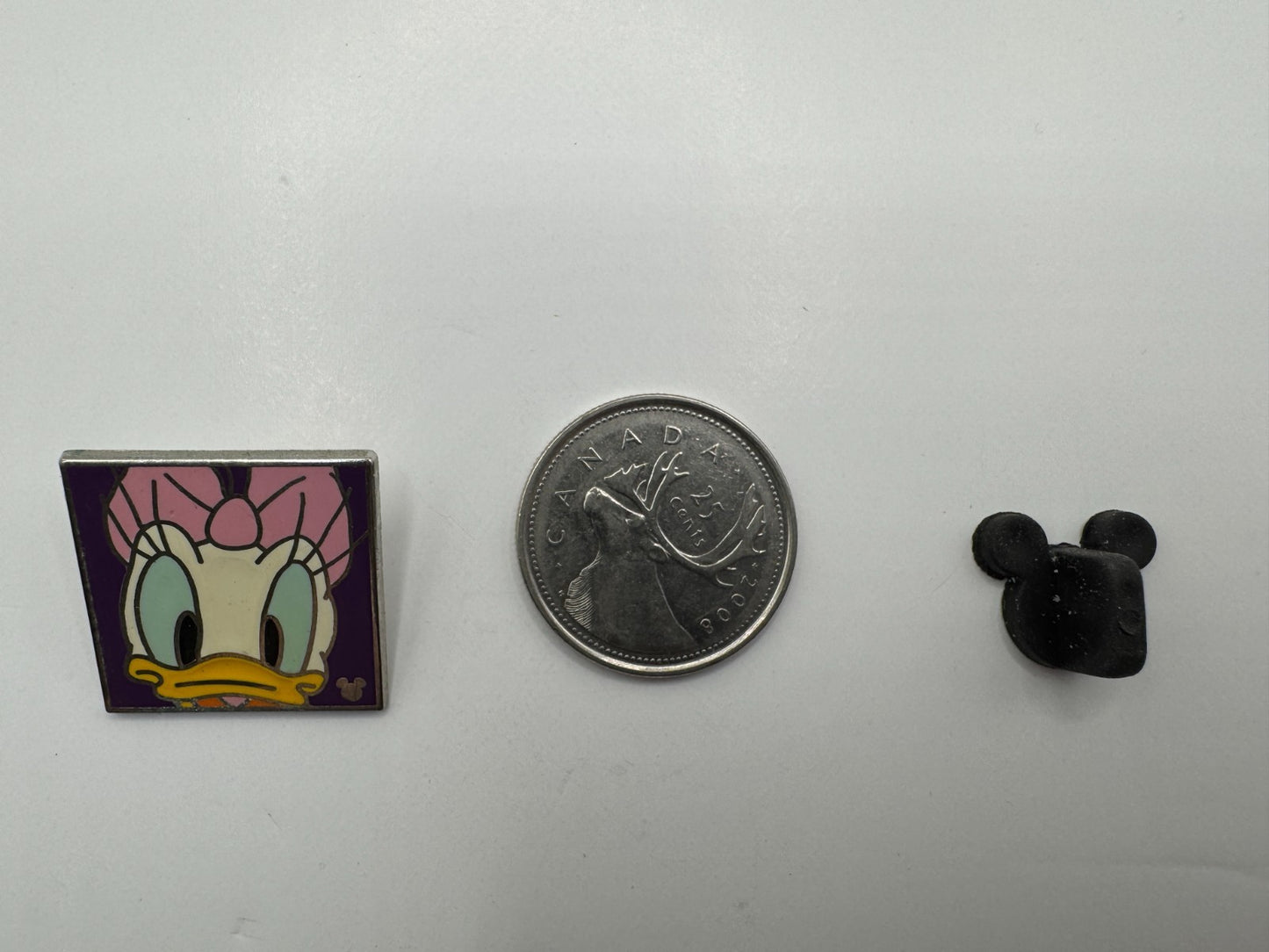 DLR Disney Daisy Duck Character Faces Hidden Mickey Trading Pin DC2S10