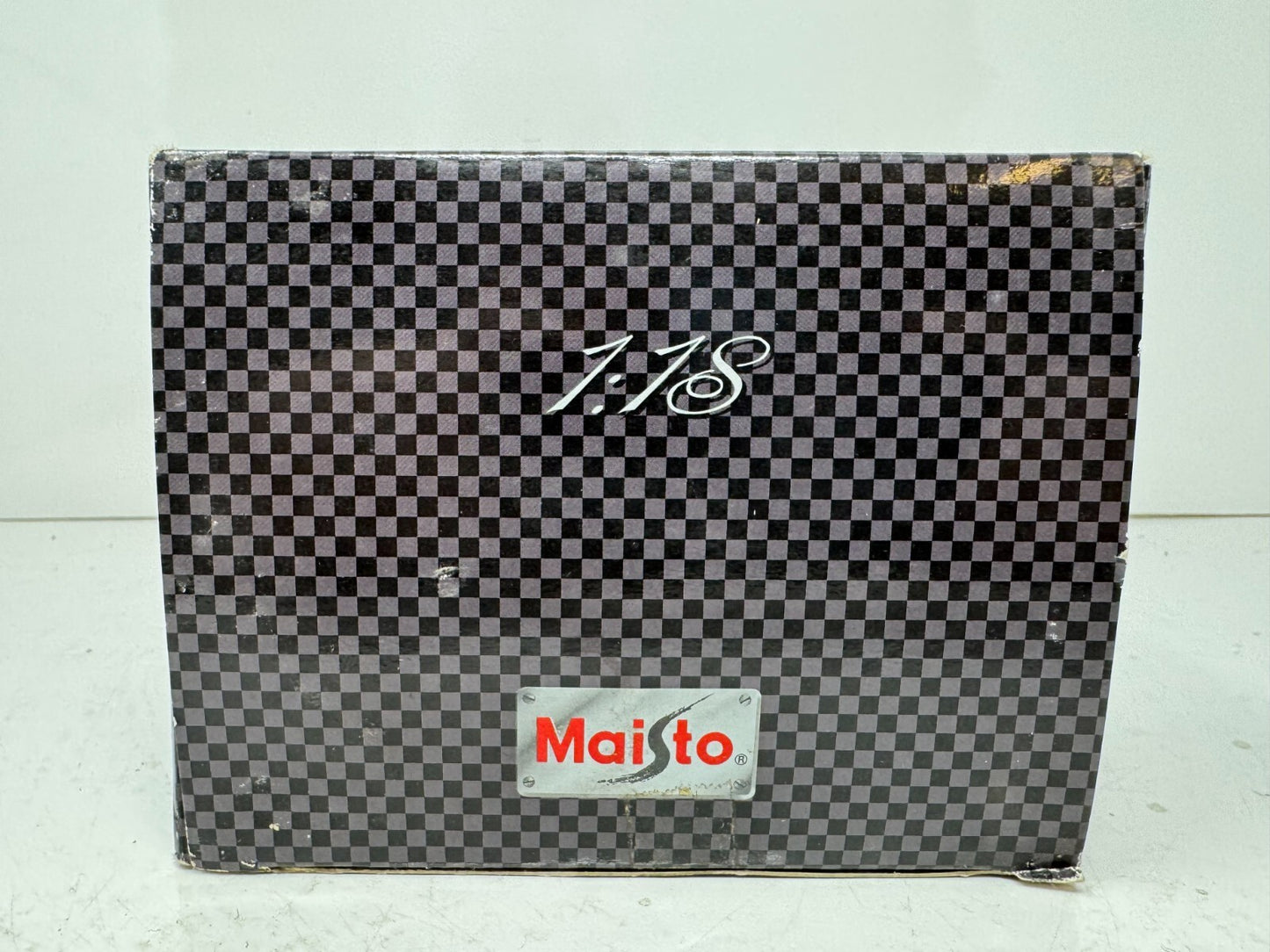 Maisto 1989 Mercedes-Benz 500SL Silver Series 1:18 Diecast
