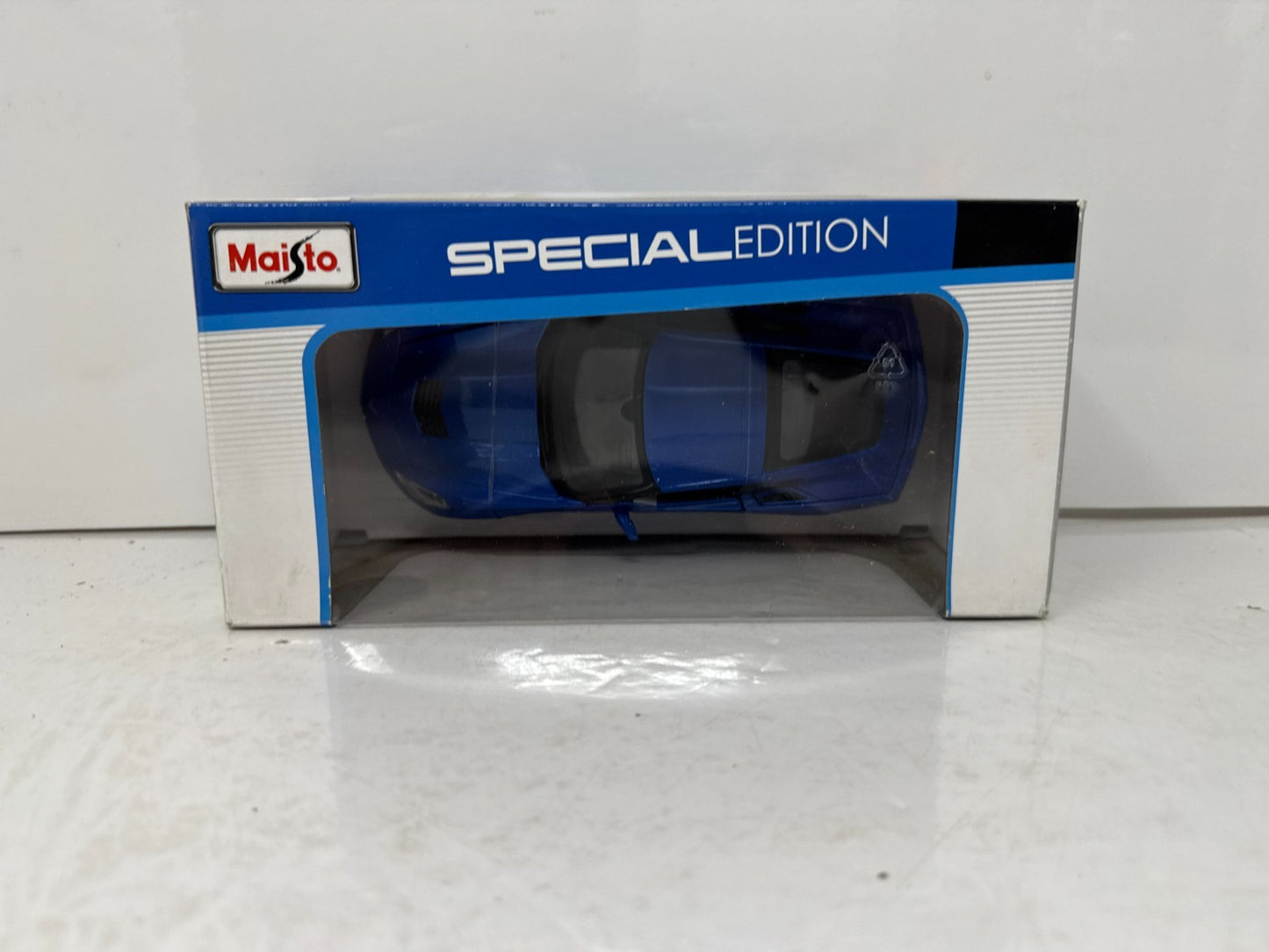 Maisto 2014 Chevrolet Corvette Stingray Special Edition 1:24 Diecast