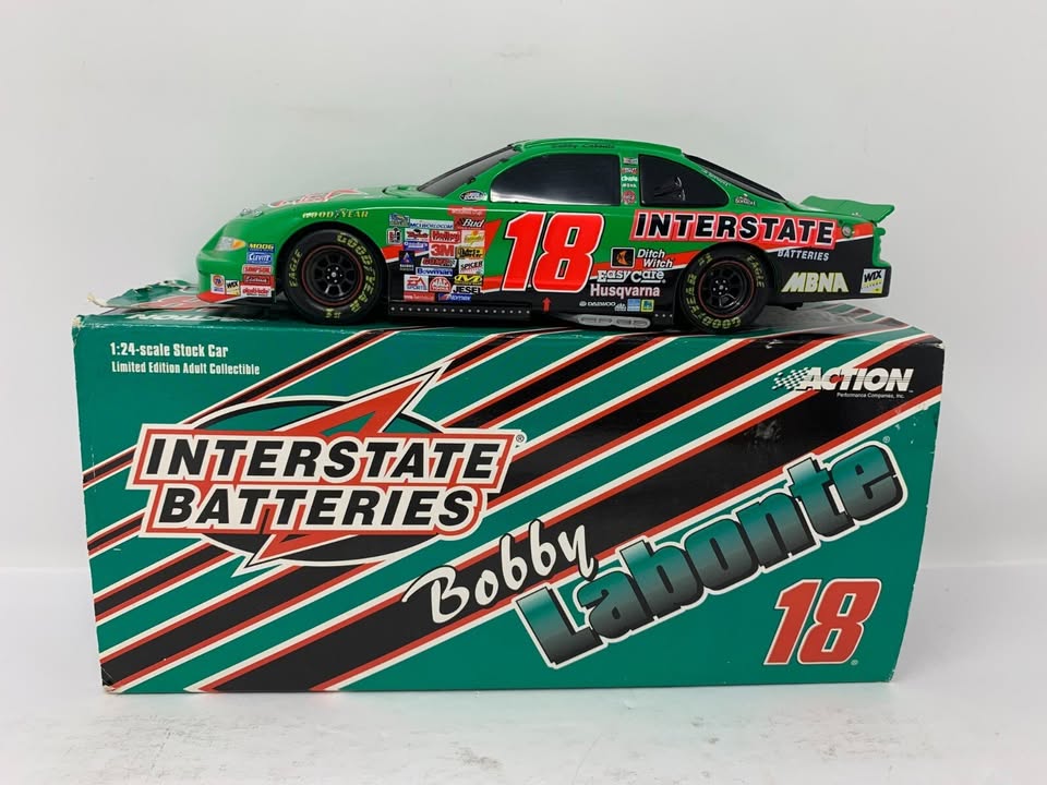Action Nascar #18 Interstate Batteries Bobby Labonte 1:24 Diecast BANK & Figure