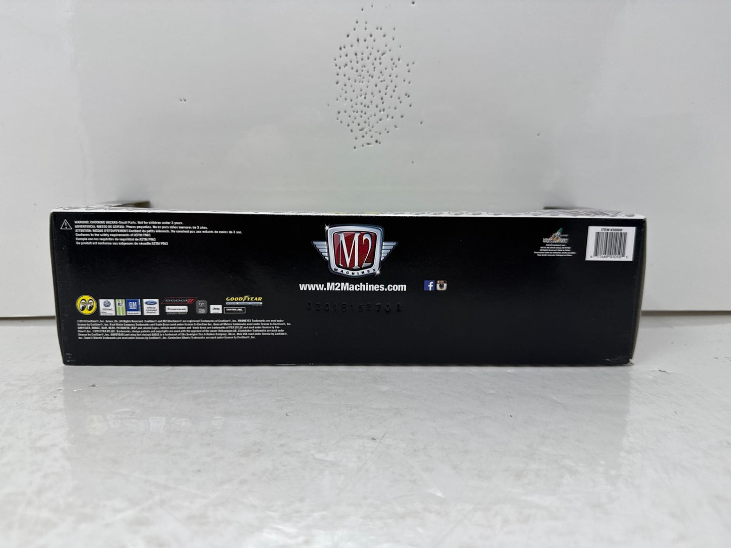 M2 Auto-Haulers Ford C-950 & 1966 Ford Mustang Mooneyes CHASE 1:64 Diecast