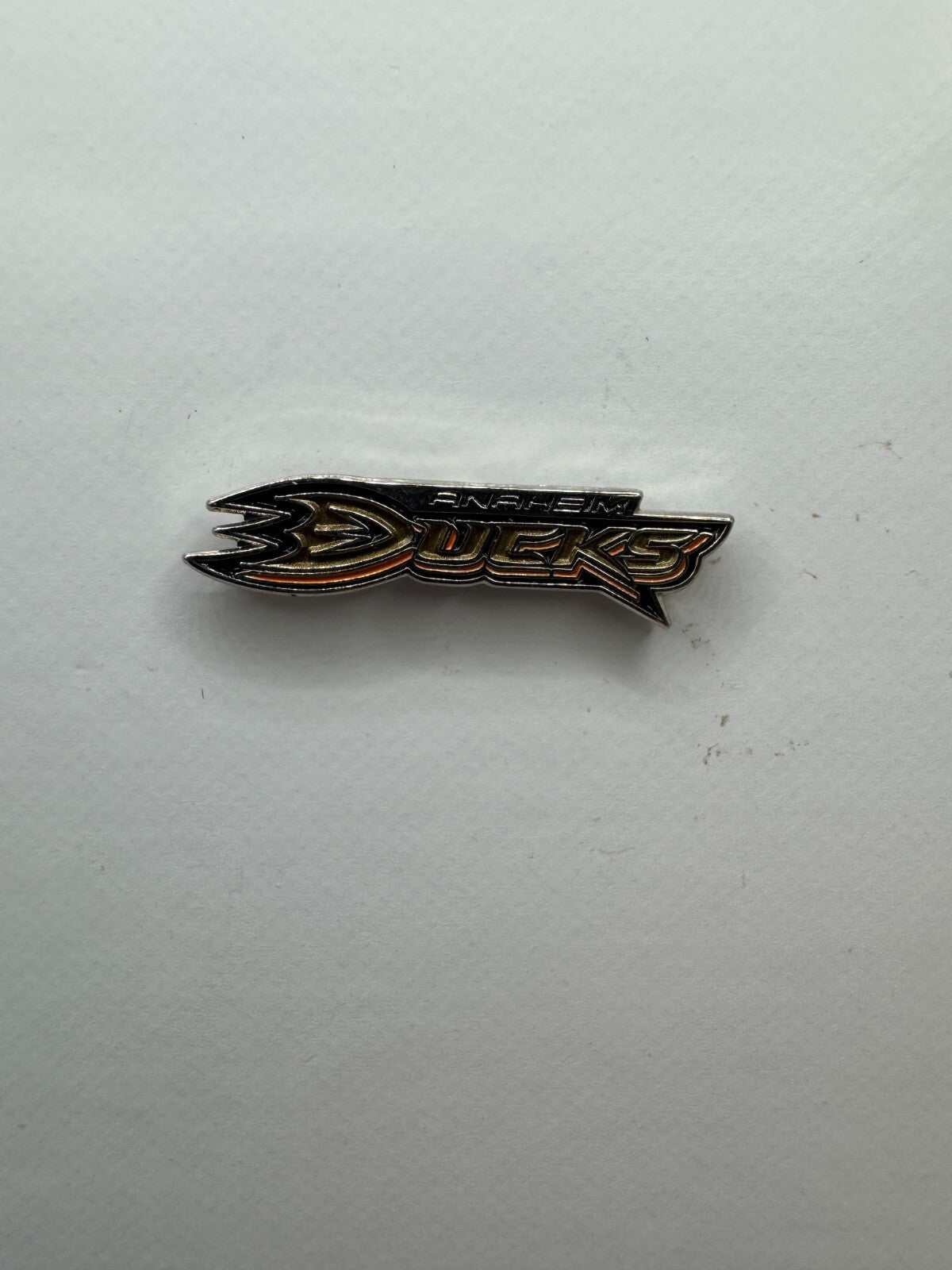 Anaheim Ducks NHL Hockey Team Lapel Pin UDT1