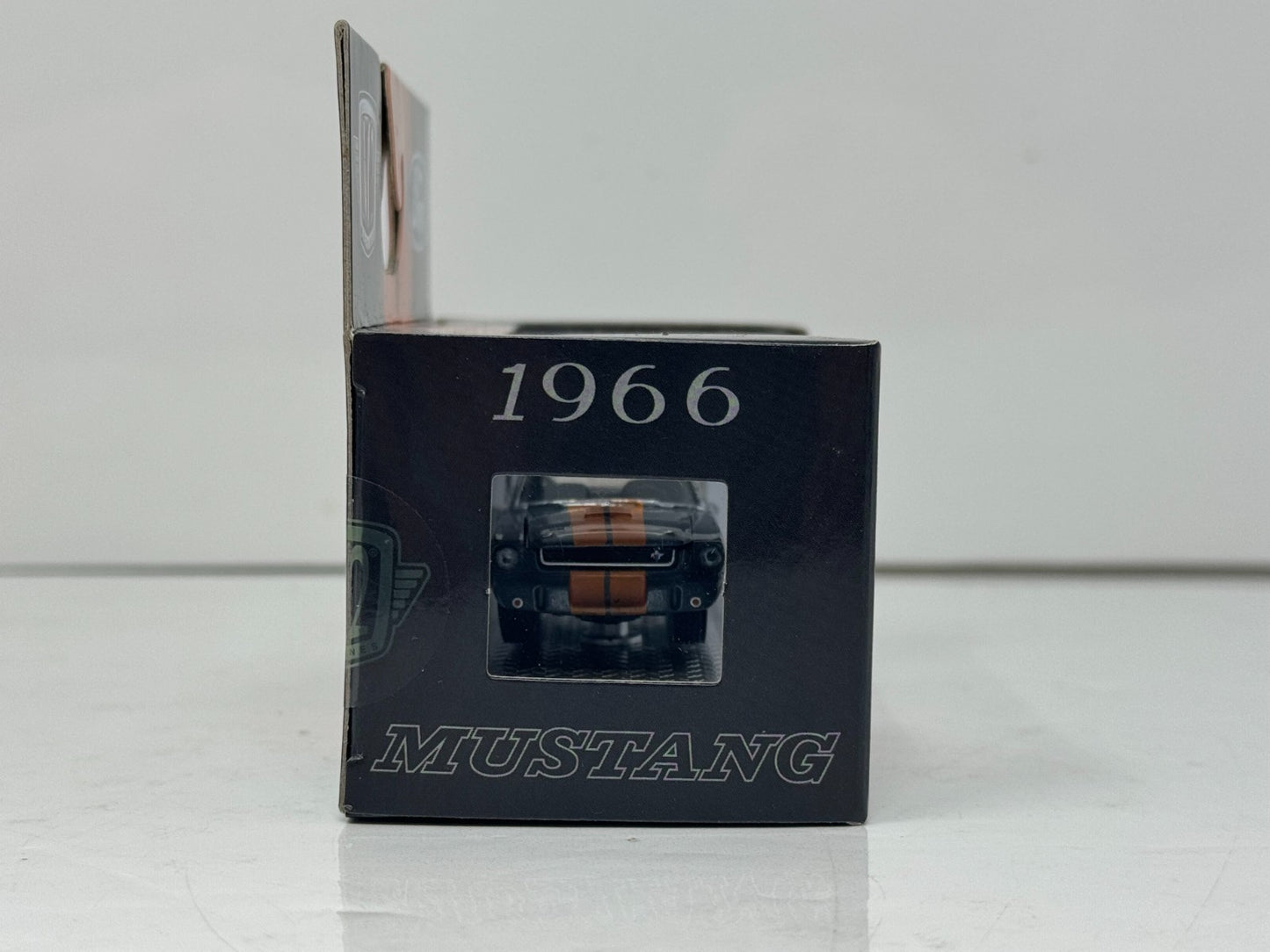 M2 Machines 1966 Ford Mustang 2+2 1:64 Diecast