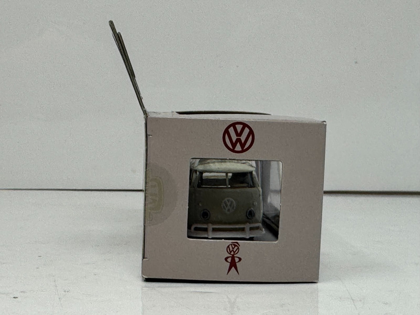 M2 Machines 1959 Volkswagen VW Double Cab Truck USA Model 1:64 Diecast