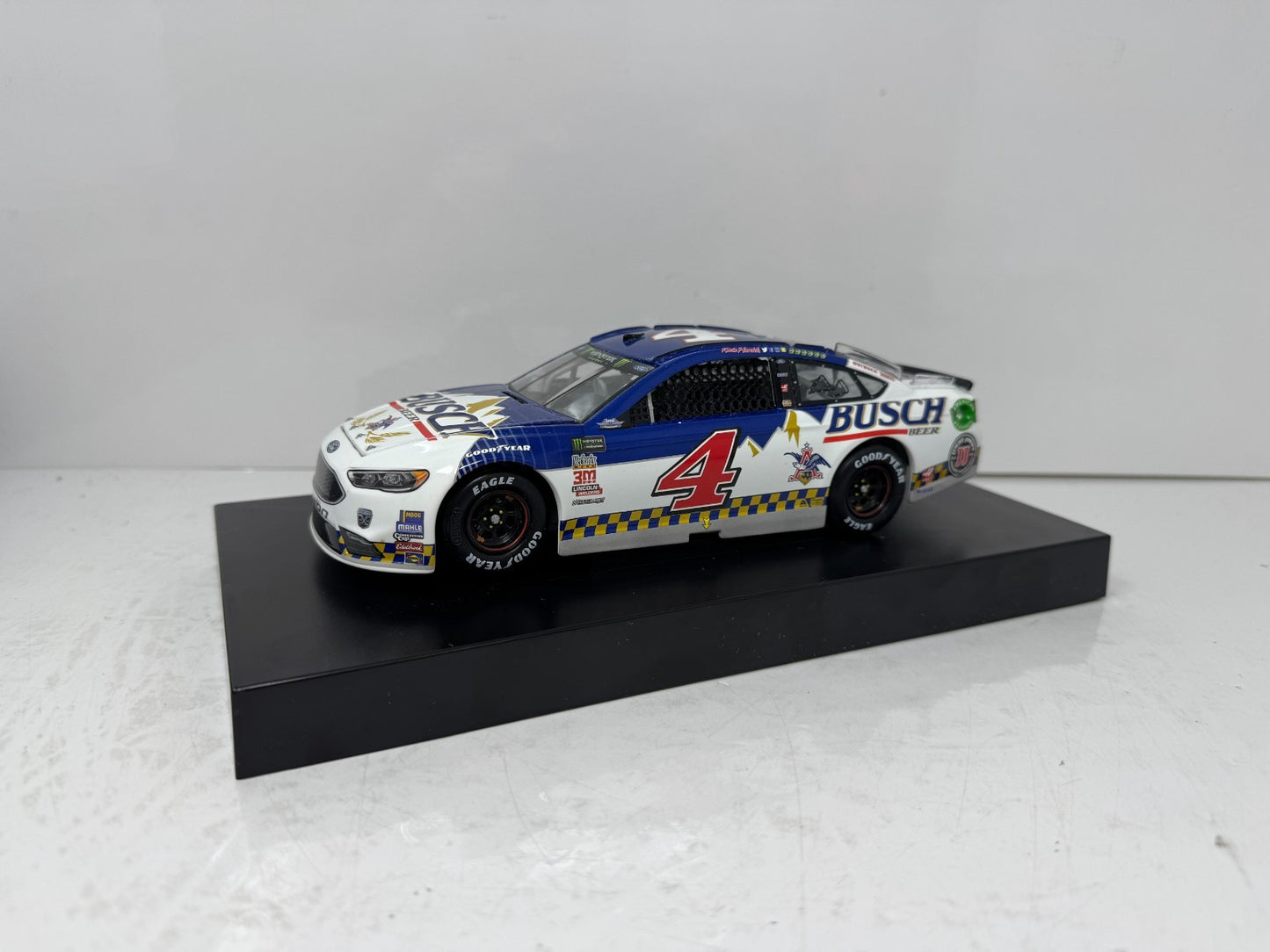 Lionel Racing Nascar #4 Kevin Harvick Busch Beer Darlington Ford Fusion 1:24 Diecast