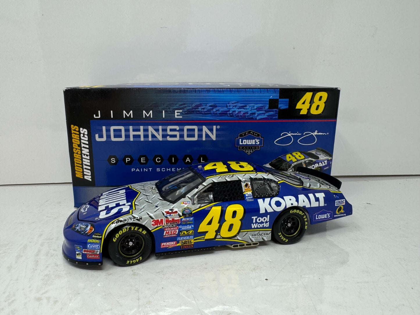Motorsports Authentics #48 Jimmie Johnson Lowe's Kobalt 2006 Chevy 1:24 Diecast