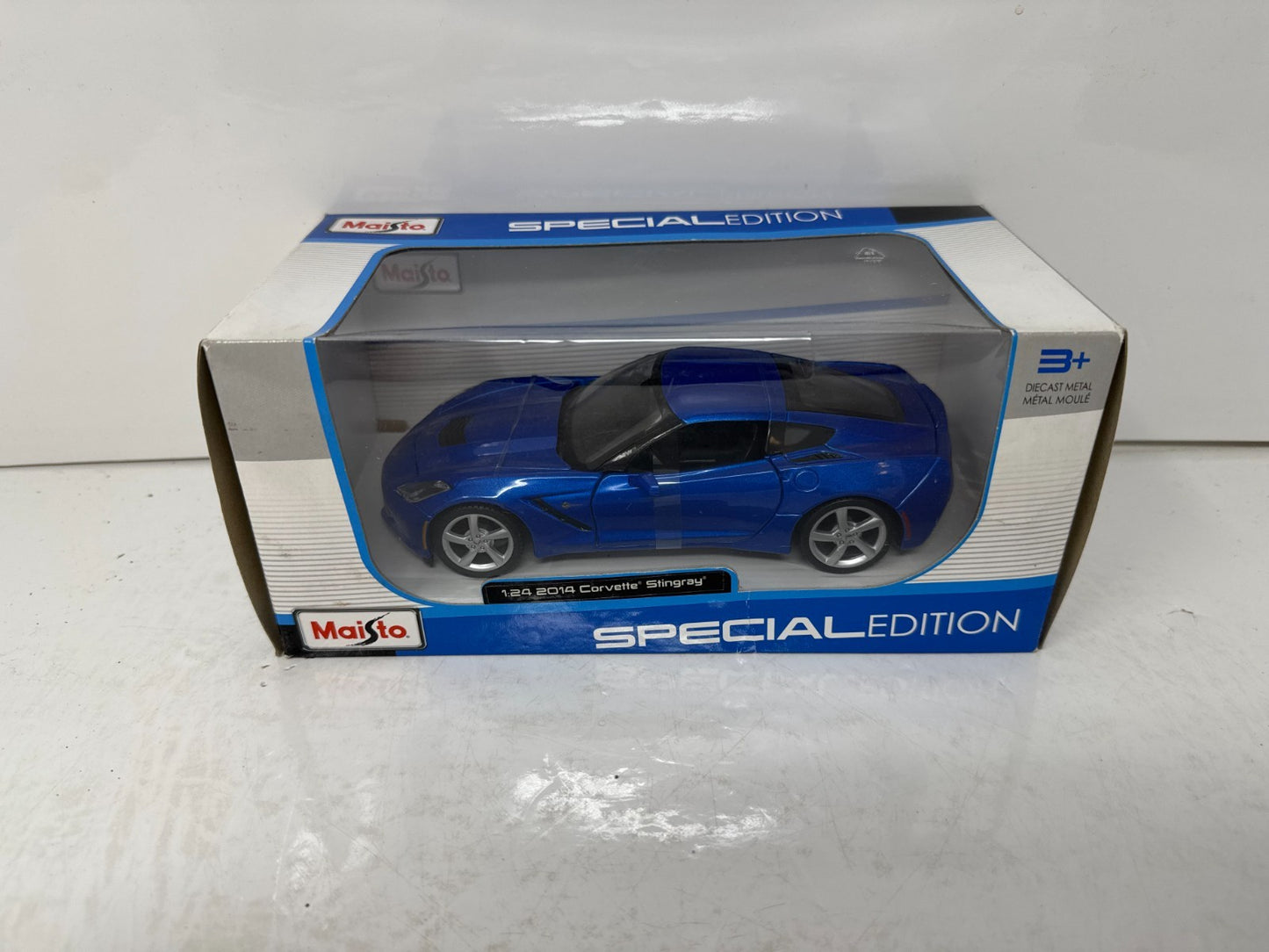 Maisto 2014 Chevrolet Corvette Stingray Special Edition 1:24 Diecast