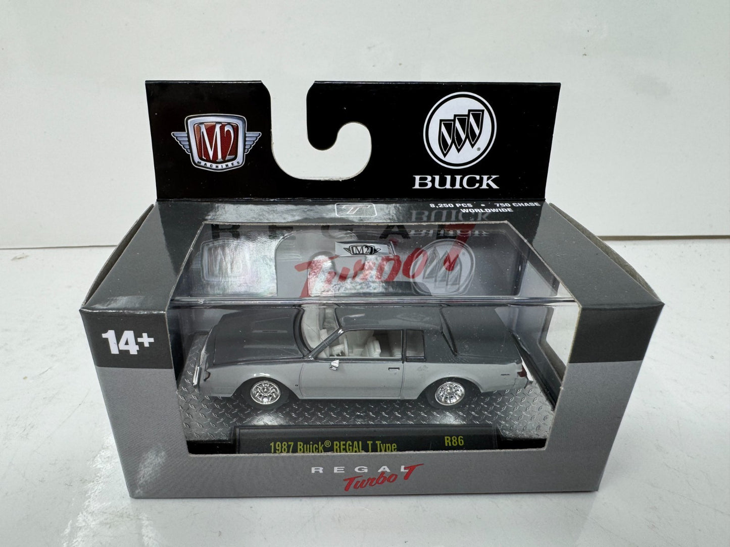 M2 Machines Regal Turbo T Buick 1987 Buick Regal T Type 1:64 Diecast