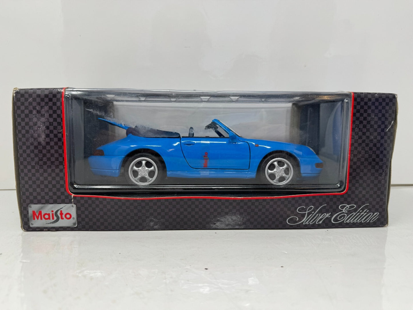 Maisto 1994 Porsche 911 Carrera Cabriolet Silver Edition 1:18 Diecast