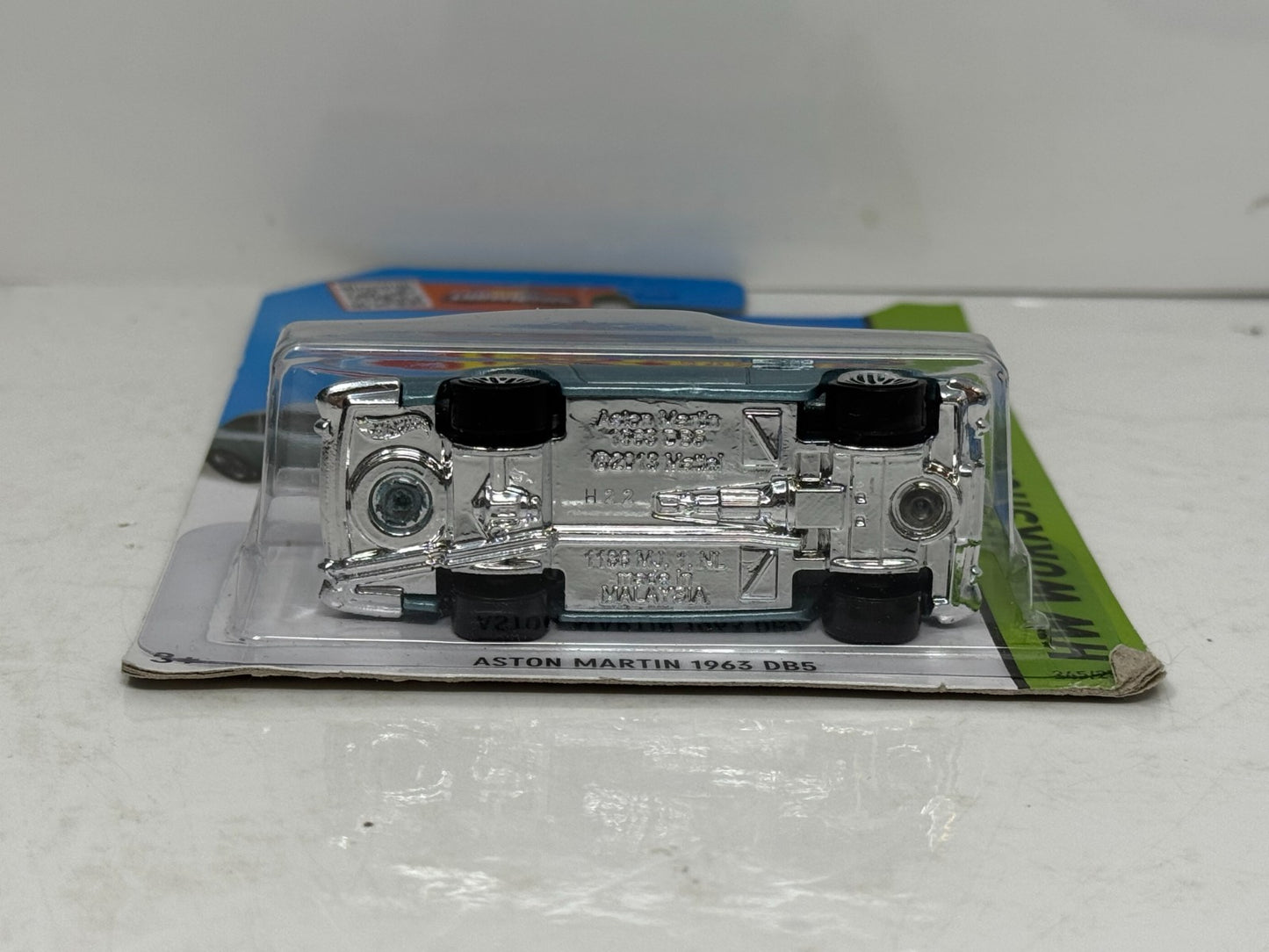 Hot Wheels Showdown 1963 Aston Martin DB5 1:64 Diecast Blue