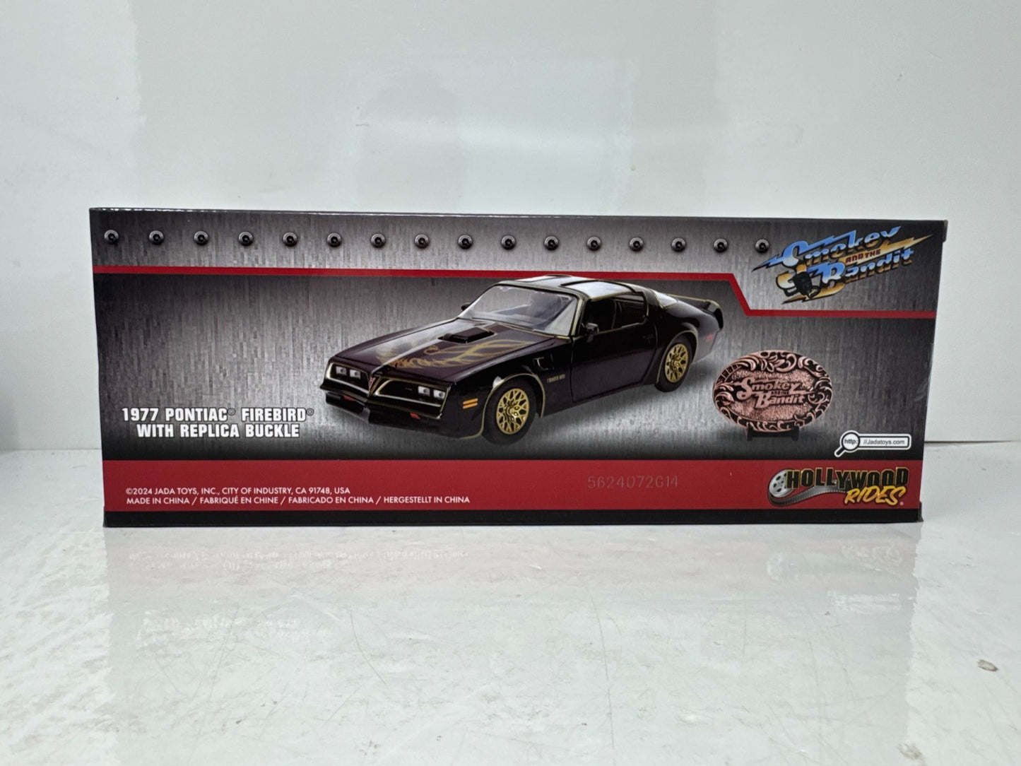 Jada Smokey and the Bandit 1977 Pontiac Firebird w/ Replica Buckle 1:24 Diecast