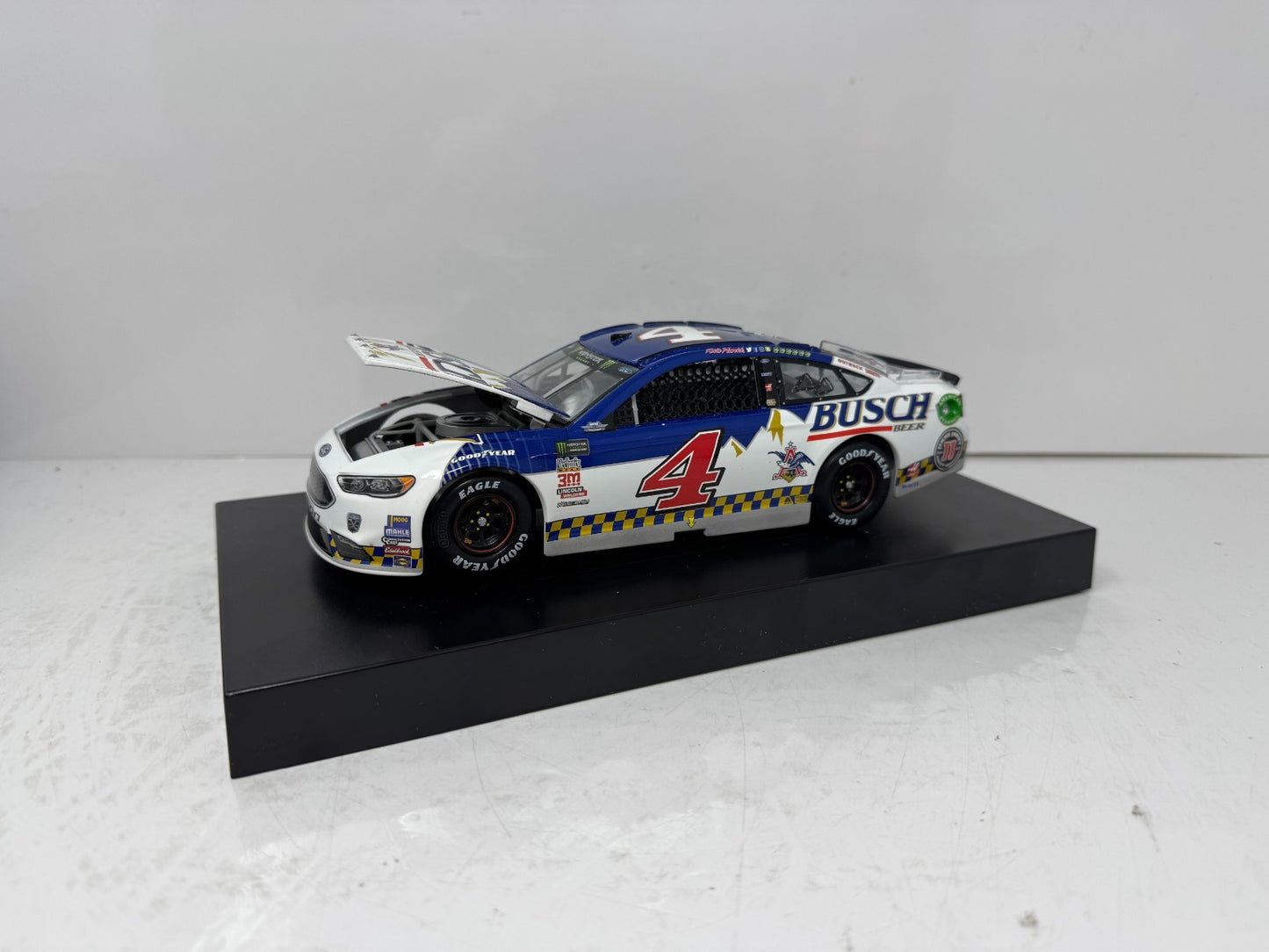 Lionel Racing Nascar #4 Kevin Harvick Busch Beer Darlington Ford Fusion 1:24 Diecast