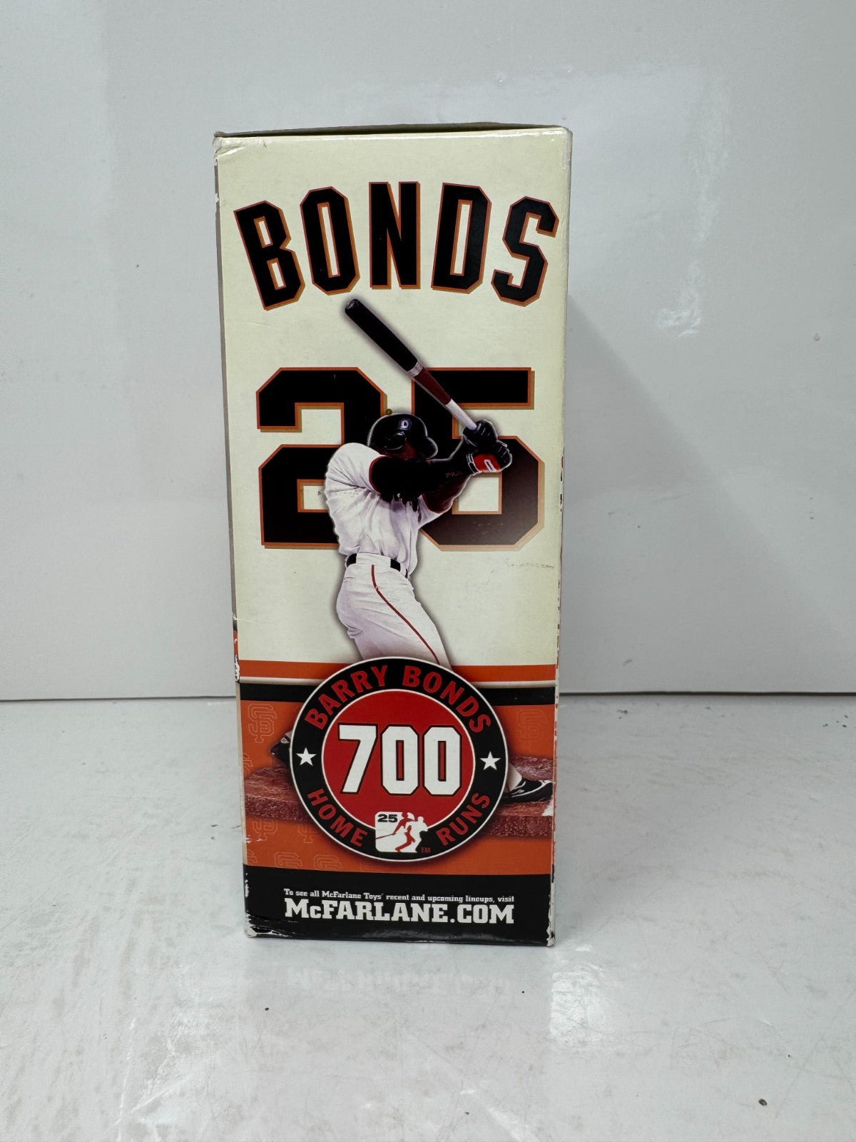 McFarlane MLB Barry Bonds San Francisco Giants Commemorative 700 Home Run Figure